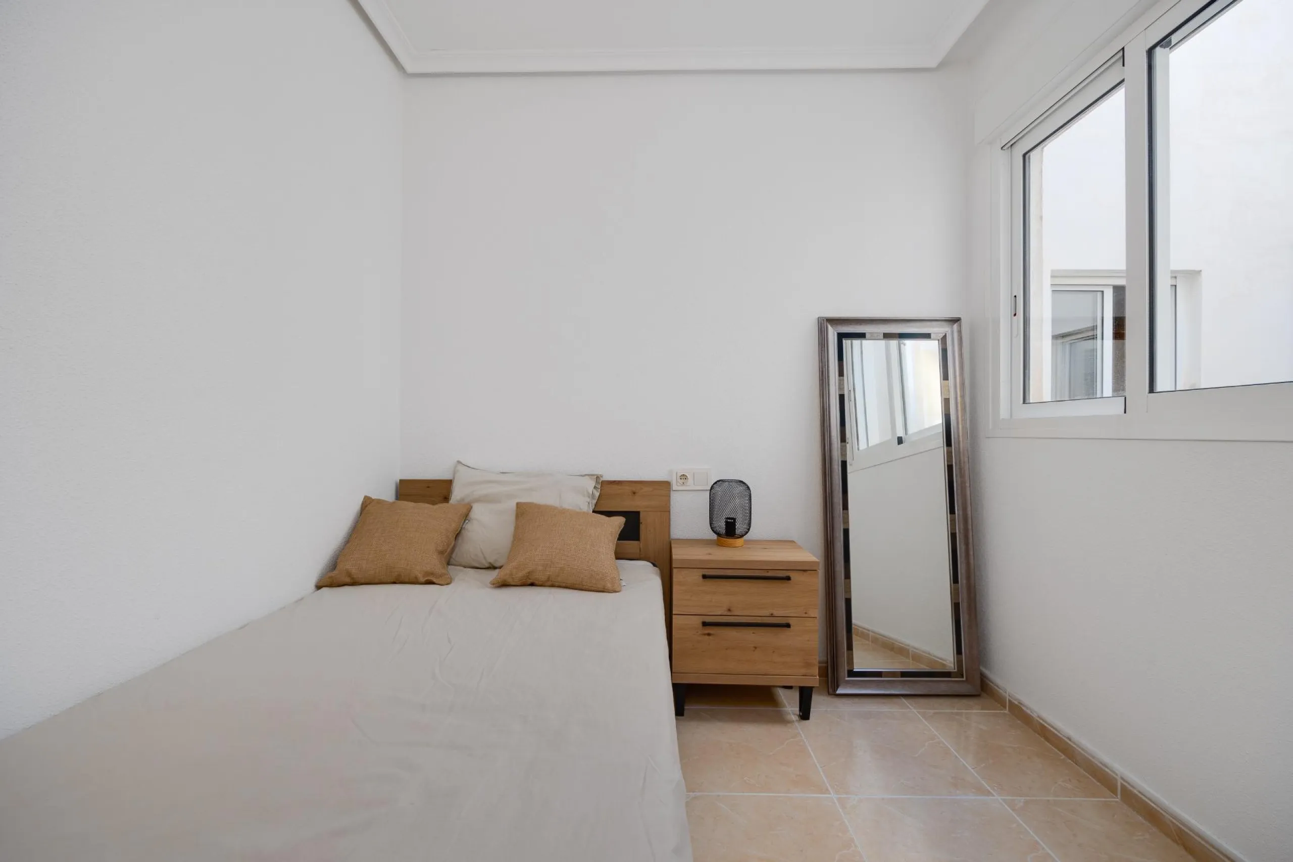 RENOVADO EDIFICIO EN SAN FULGENCIO CON APARTAMENTOS DE 1 DORM. 2 DORM. 3 DORM. DE 52 M2 A 93 M2. CON PISCINA COMUN.