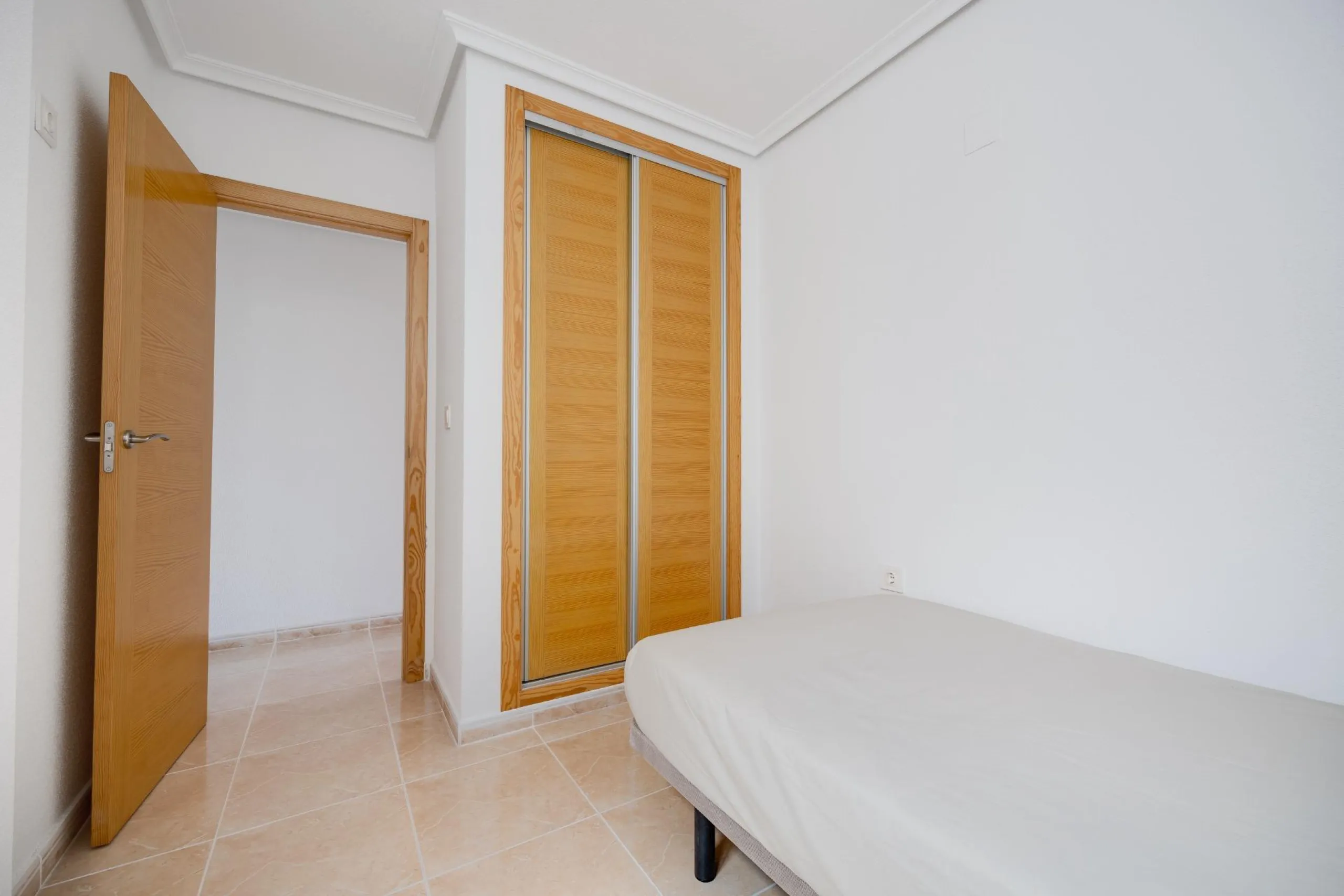 RENOVADO EDIFICIO EN SAN FULGENCIO CON APARTAMENTOS DE 1 DORM. 2 DORM. 3 DORM. DE 52 M2 A 93 M2. CON PISCINA COMUN.