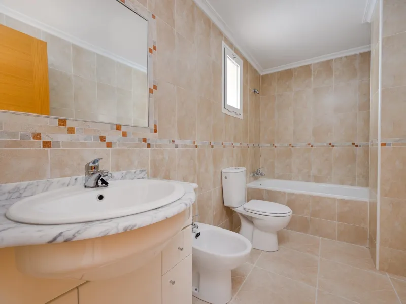 RENOVADO EDIFICIO EN SAN FULGENCIO CON APARTAMENTOS DE 1 DORM. 2 DORM. 3 DORM. DE 52 M2 A 93 M2. CON PISCINA COMUN.