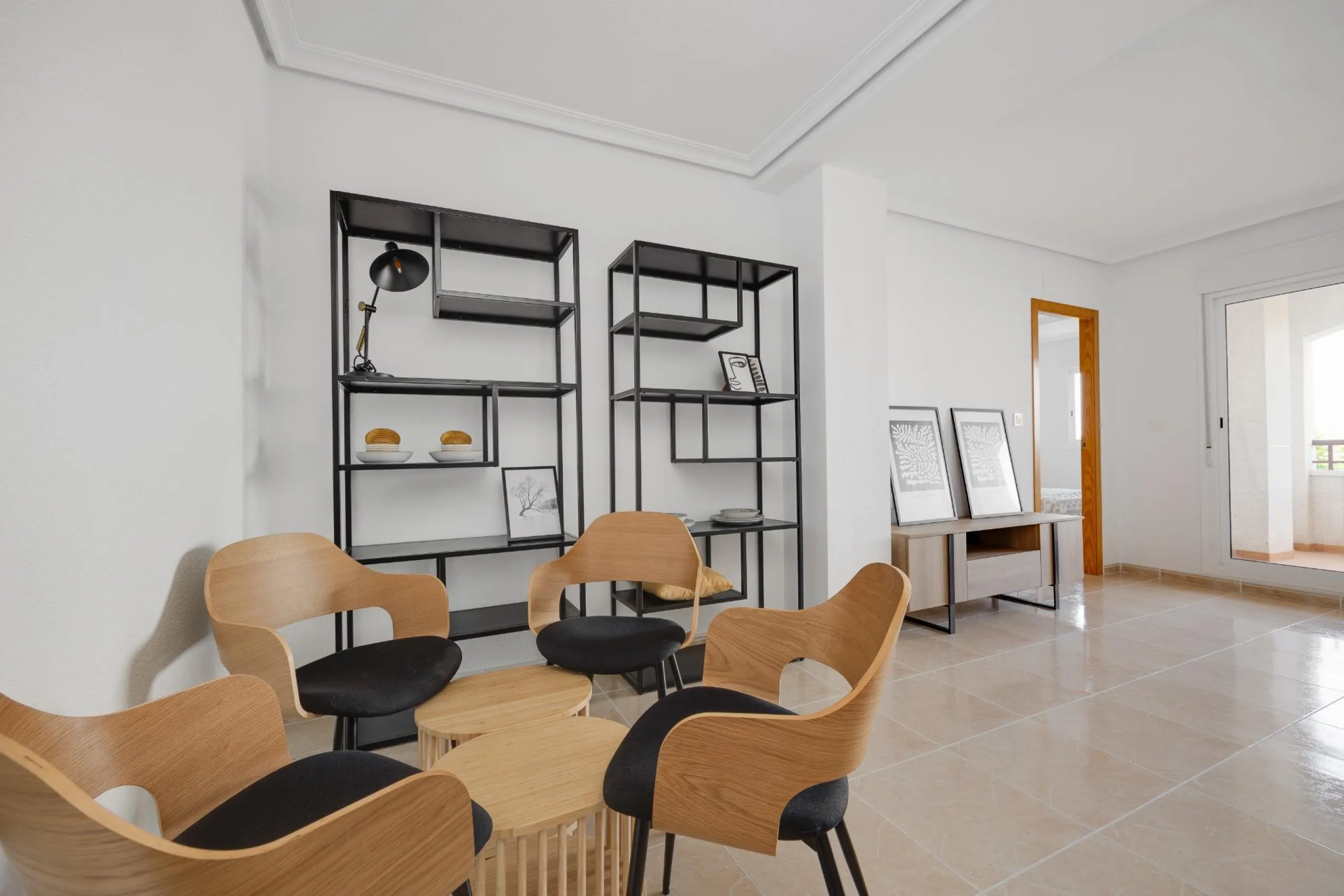 RENOVADO EDIFICIO EN SAN FULGENCIO CON APARTAMENTOS DE 1 DORM. 2 DORM. 3 DORM. DE 52 M2 A 93 M2. CON PISCINA COMUN.