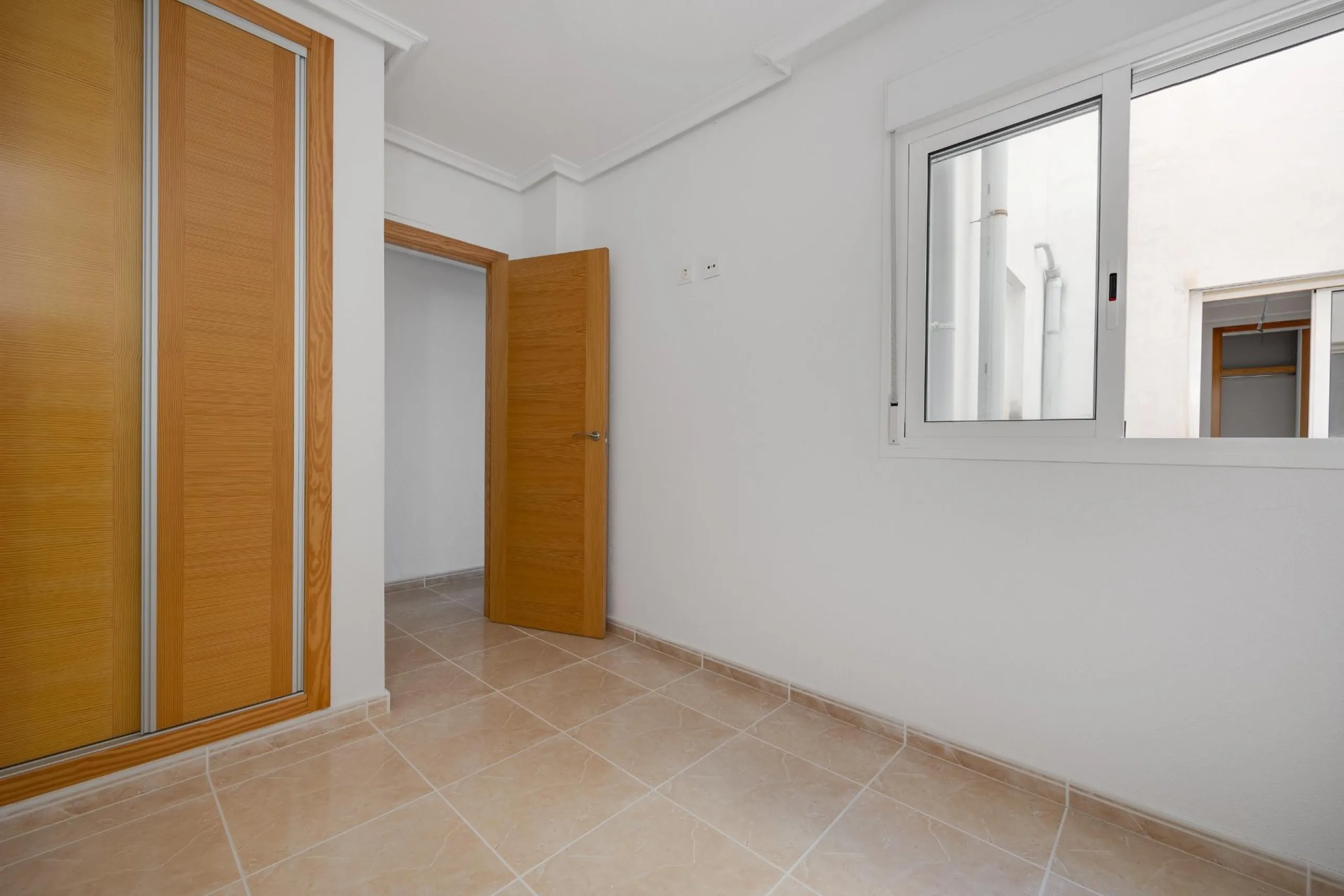 RENOVADO EDIFICIO EN SAN FULGENCIO CON APARTAMENTOS DE 1 DORM. 2 DORM. 3 DORM. DE 52 M2 A 93 M2. CON PISCINA COMUN.