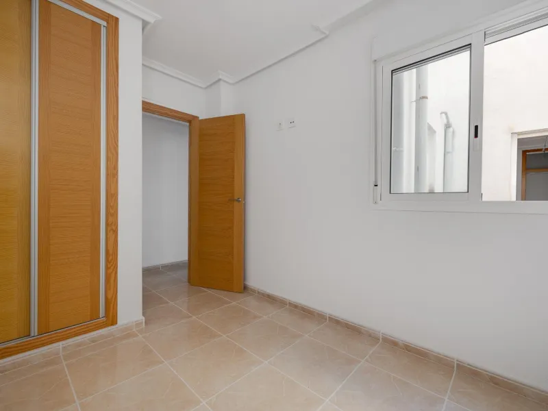 RENOVADO EDIFICIO EN SAN FULGENCIO CON APARTAMENTOS DE 1 DORM. 2 DORM. 3 DORM. DE 52 M2 A 93 M2. CON PISCINA COMUN.