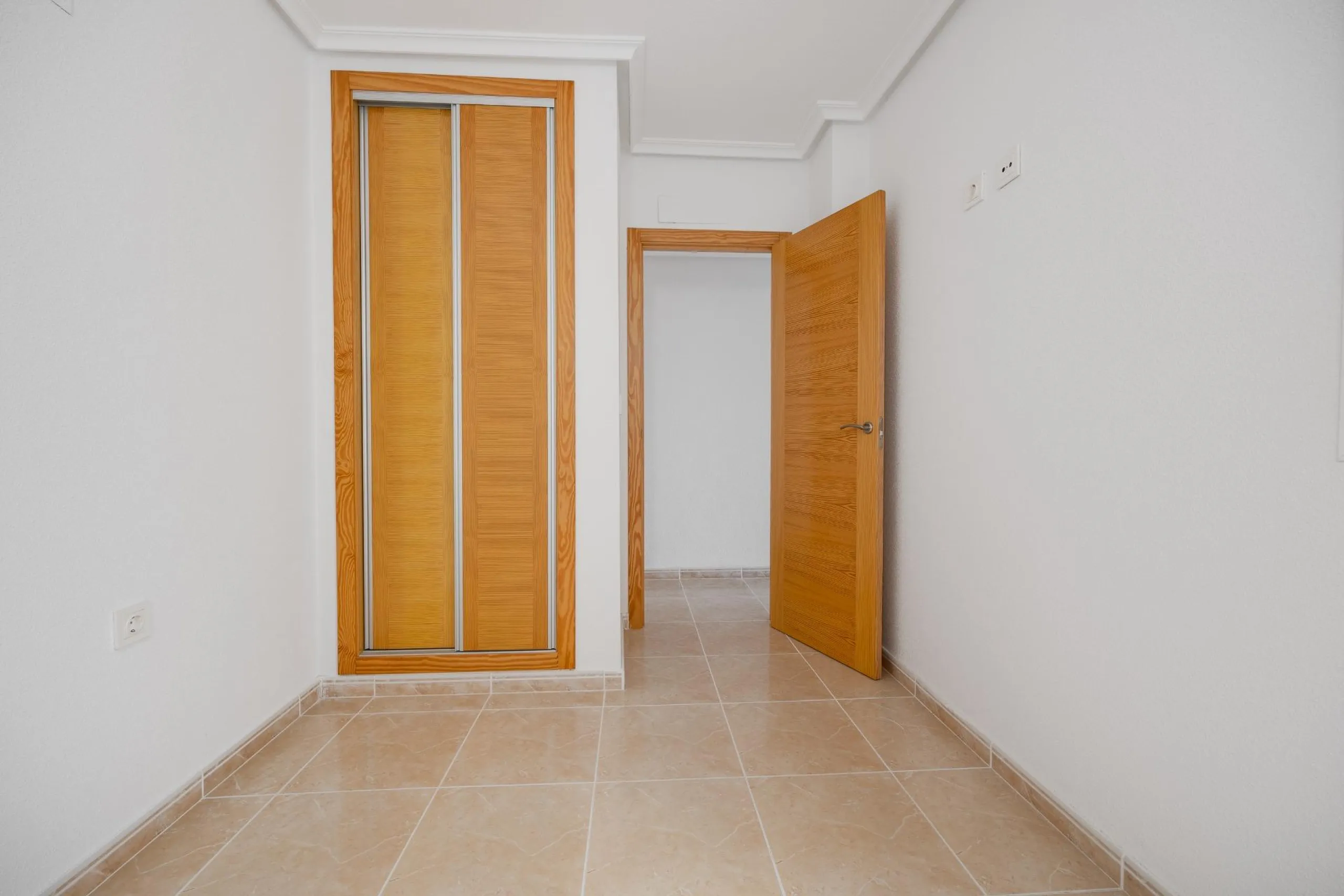 RENOVADO EDIFICIO EN SAN FULGENCIO CON APARTAMENTOS DE 1 DORM. 2 DORM. 3 DORM. DE 52 M2 A 93 M2. CON PISCINA COMUN.