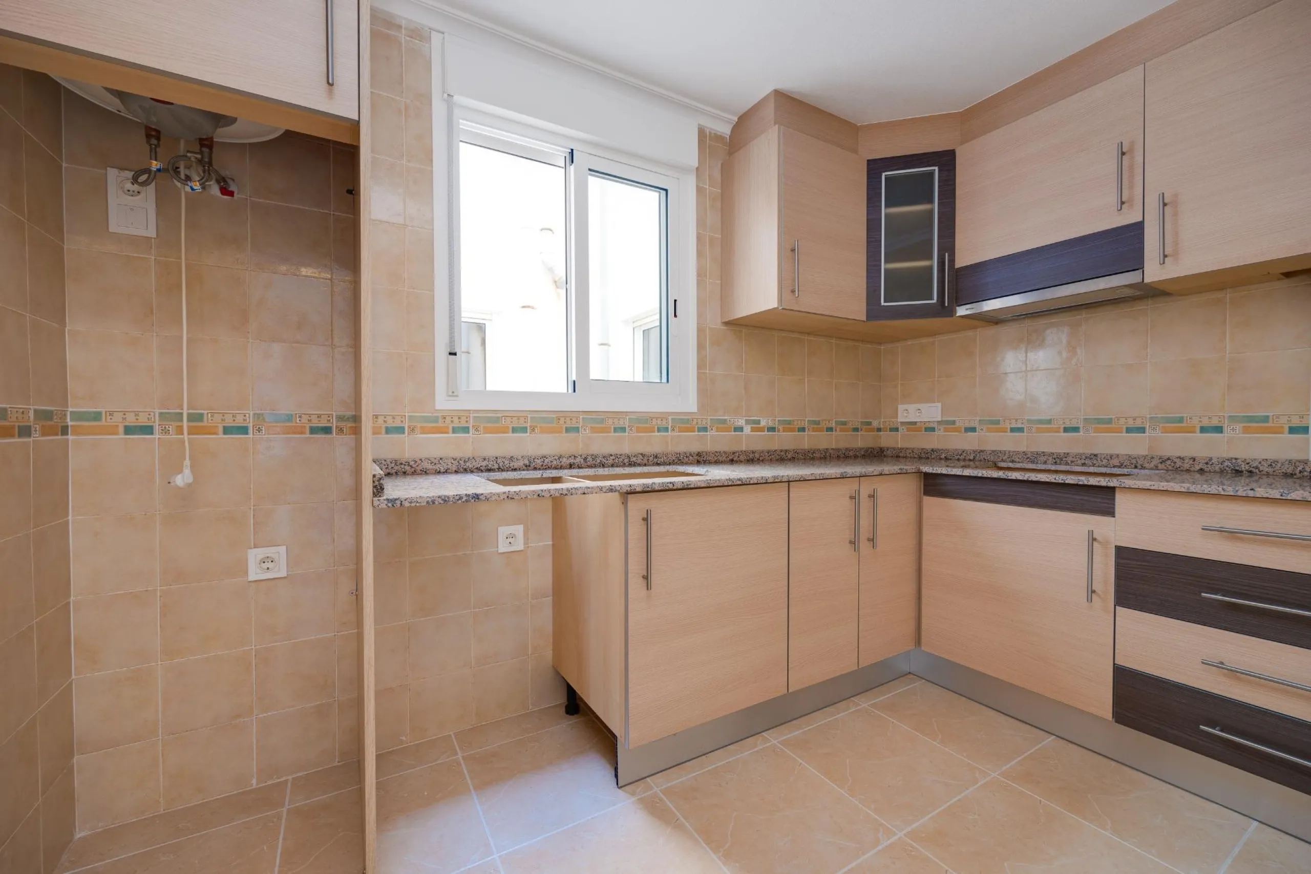 RENOVADO EDIFICIO EN SAN FULGENCIO CON APARTAMENTOS DE 1 DORM. 2 DORM. 3 DORM. DE 52 M2 A 93 M2. CON PISCINA COMUN.