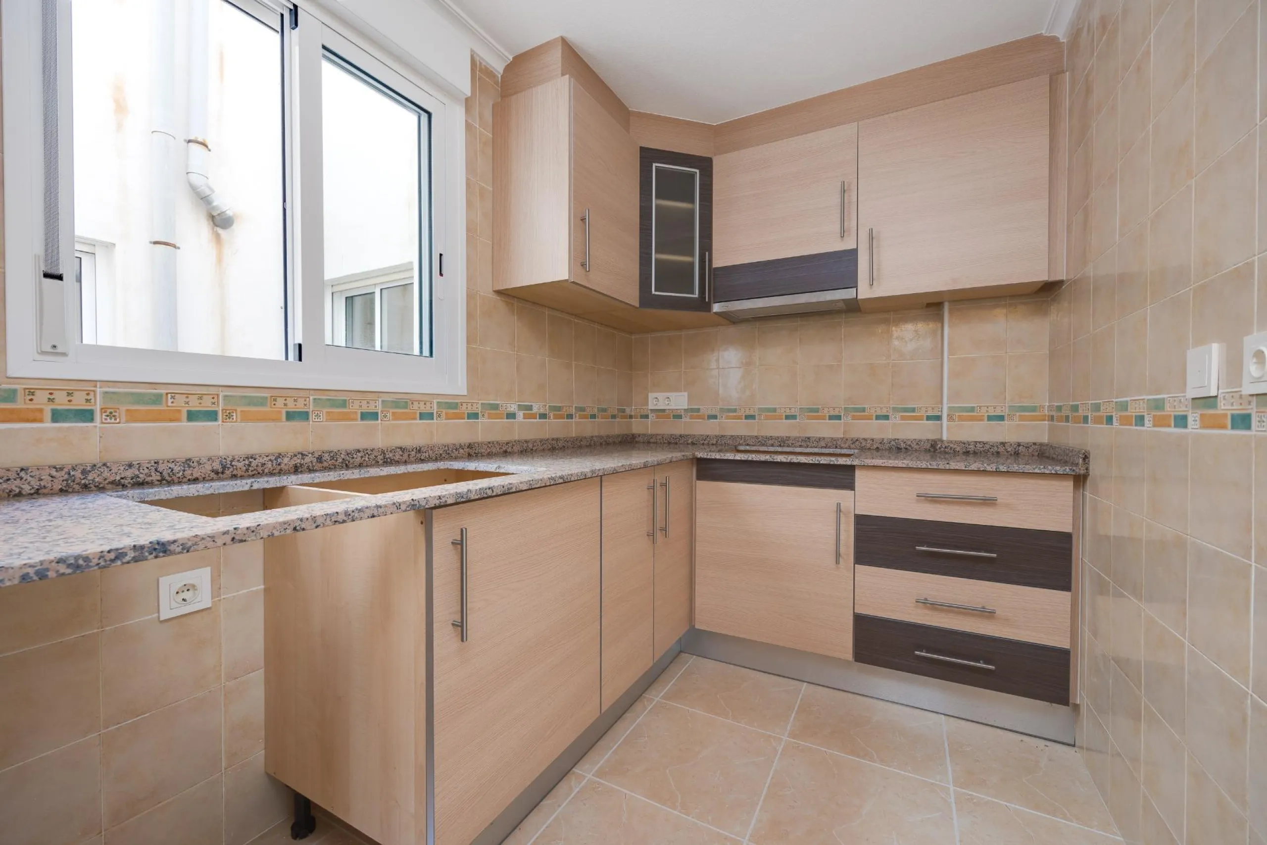 RENOVADO EDIFICIO EN SAN FULGENCIO CON APARTAMENTOS DE 1 DORM. 2 DORM. 3 DORM. DE 52 M2 A 93 M2. CON PISCINA COMUN.