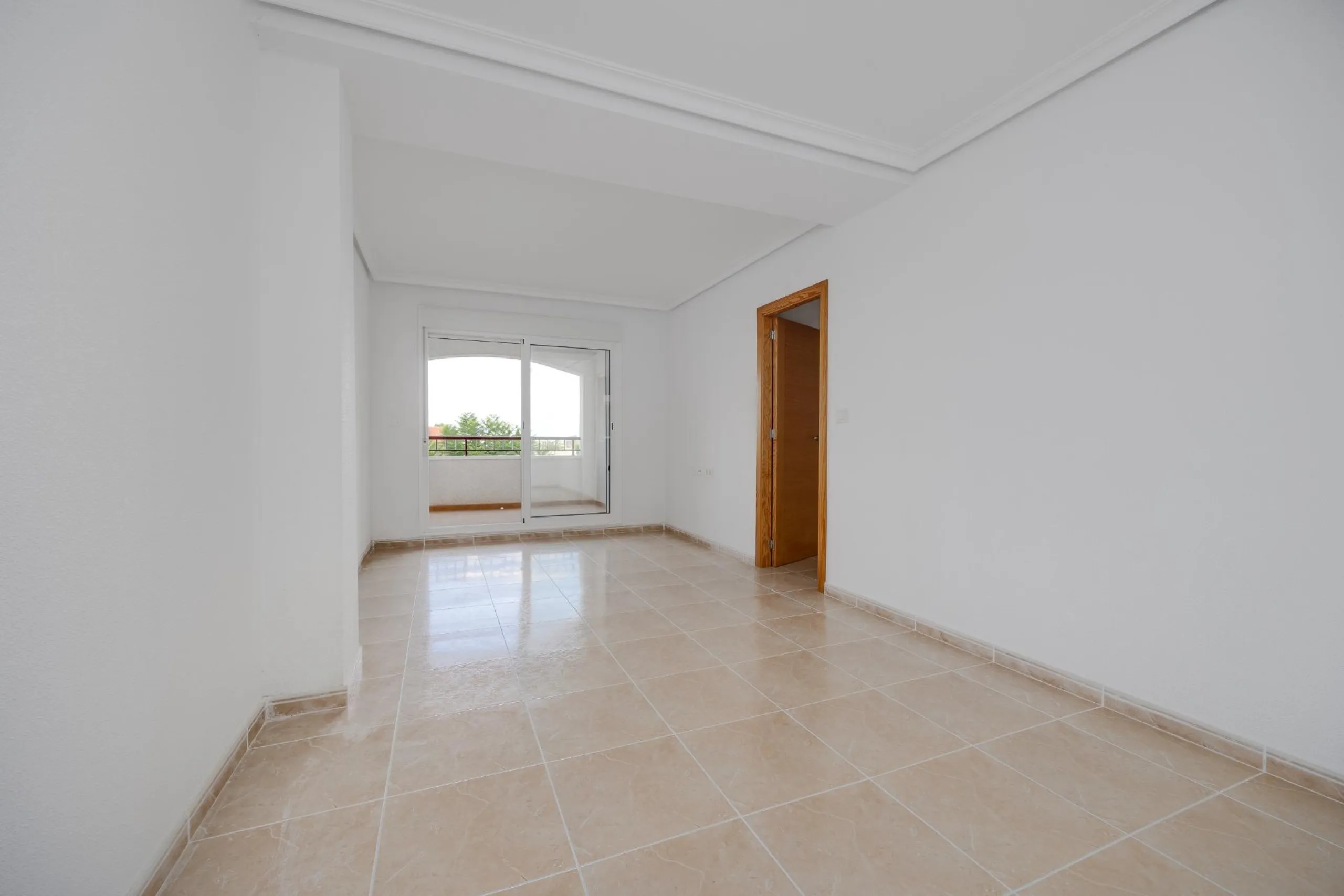 RENOVADO EDIFICIO EN SAN FULGENCIO CON APARTAMENTOS DE 1 DORM. 2 DORM. 3 DORM. DE 52 M2 A 93 M2. CON PISCINA COMUN.