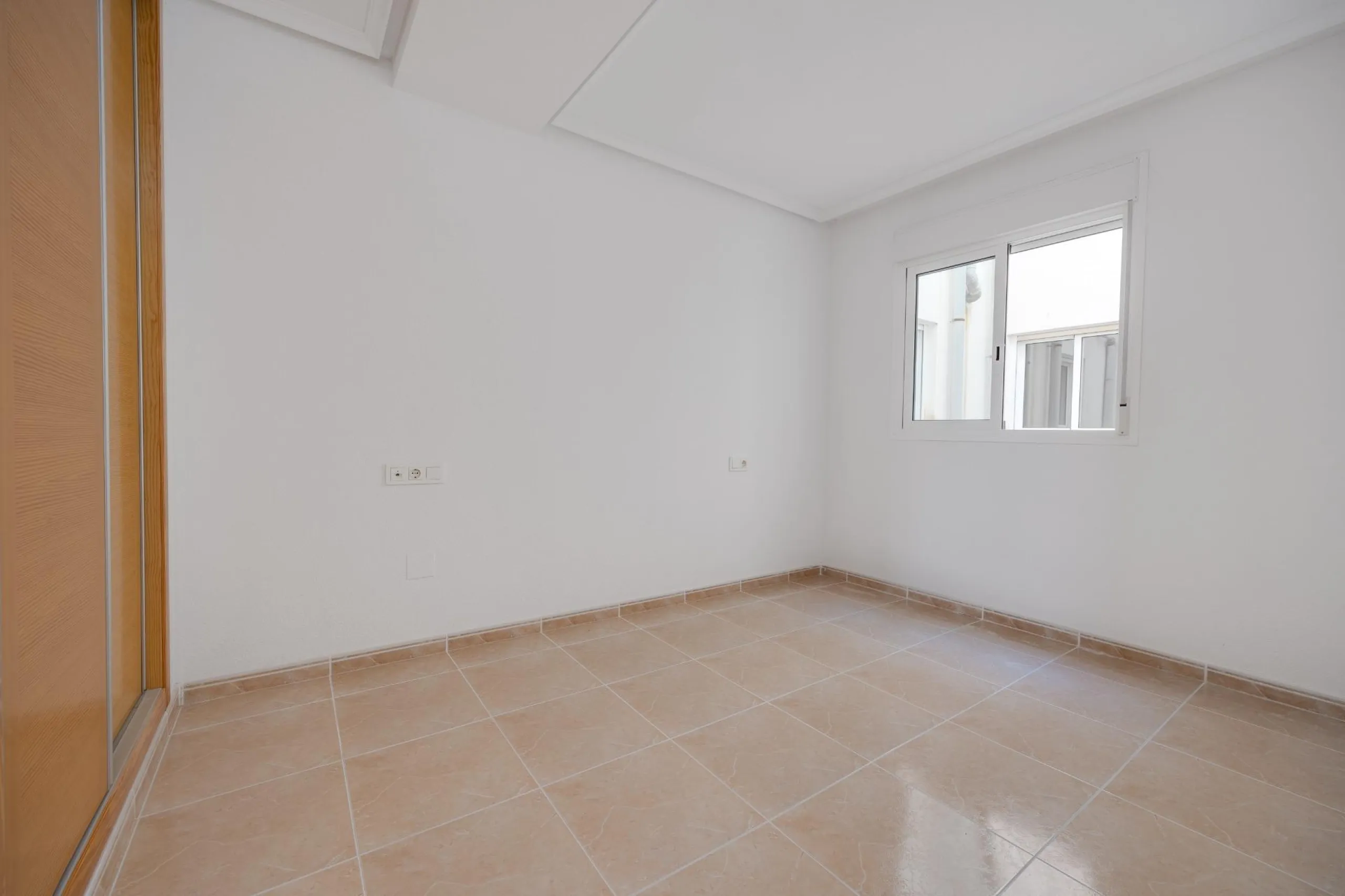 RENOVADO EDIFICIO EN SAN FULGENCIO CON APARTAMENTOS DE 1 DORM. 2 DORM. 3 DORM. DE 52 M2 A 93 M2. CON PISCINA COMUN.