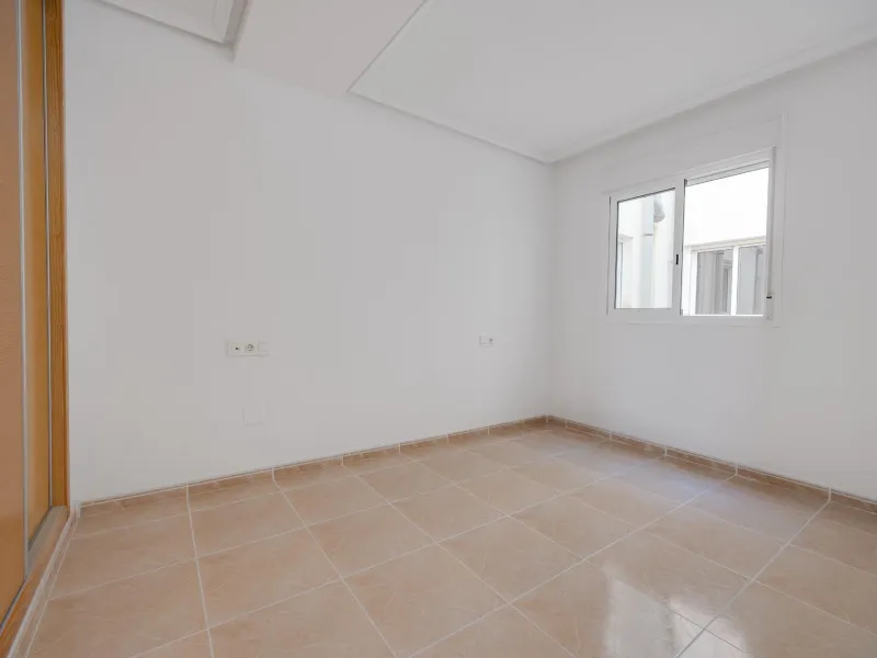 RENOVADO EDIFICIO EN SAN FULGENCIO CON APARTAMENTOS DE 1 DORM. 2 DORM. 3 DORM. DE 52 M2 A 93 M2. CON PISCINA COMUN.