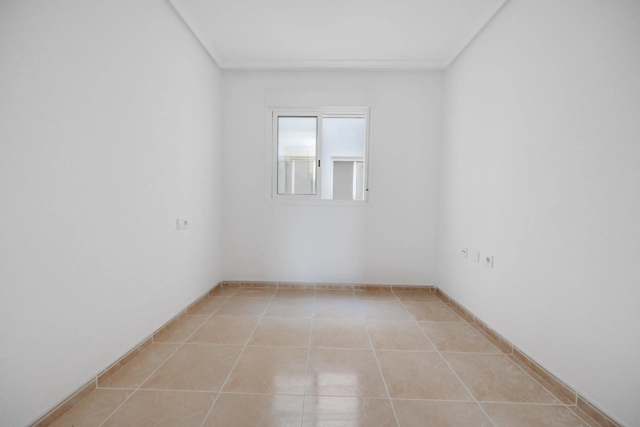 RENOVADO EDIFICIO EN SAN FULGENCIO CON APARTAMENTOS DE 1 DORM. 2 DORM. 3 DORM. DE 52 M2 A 93 M2. CON PISCINA COMUN.