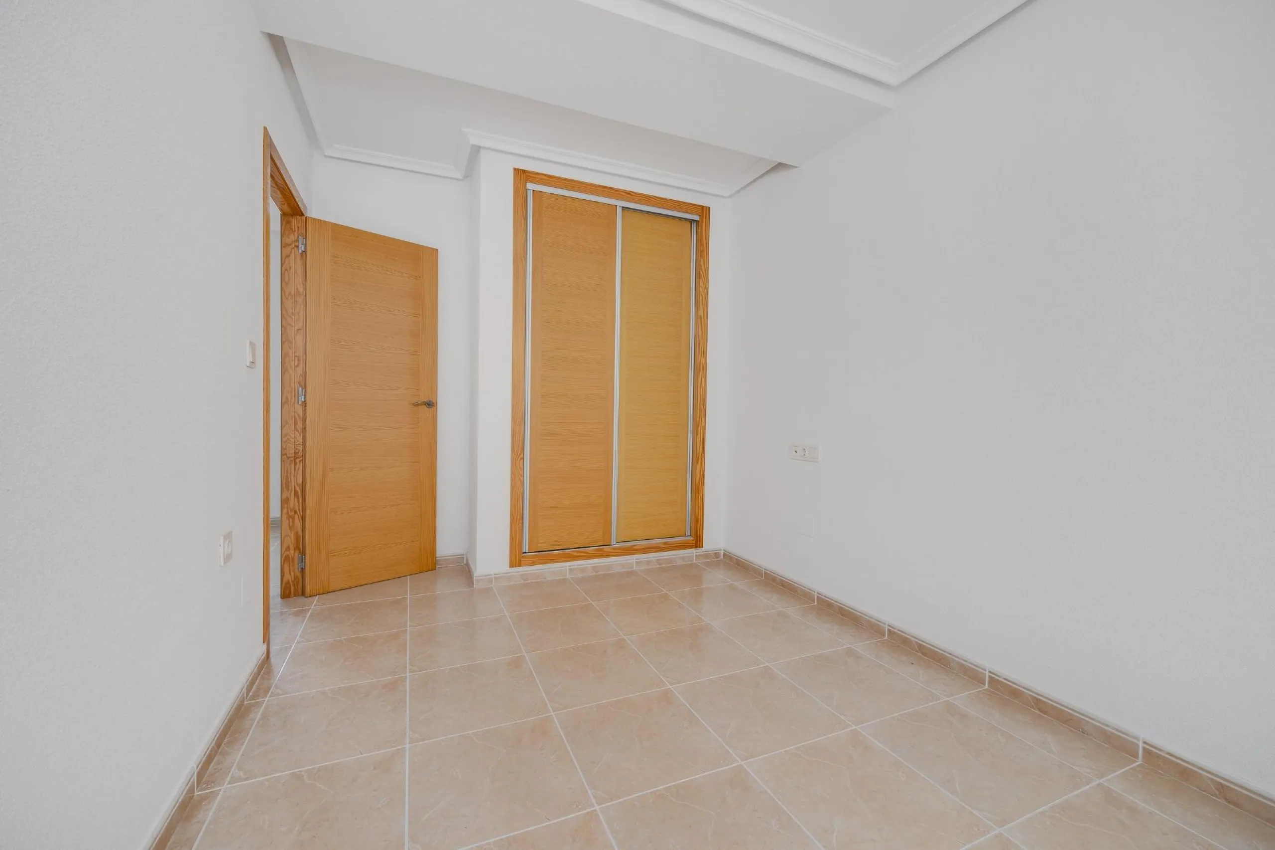 RENOVADO EDIFICIO EN SAN FULGENCIO CON APARTAMENTOS DE 1 DORM. 2 DORM. 3 DORM. DE 52 M2 A 93 M2. CON PISCINA COMUN.