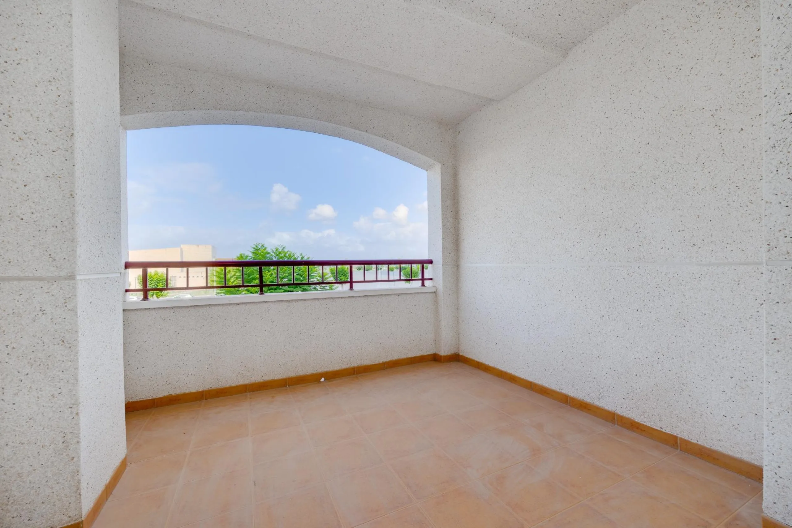 RENOVADO EDIFICIO EN SAN FULGENCIO CON APARTAMENTOS DE 1 DORM. 2 DORM. 3 DORM. DE 52 M2 A 93 M2. CON PISCINA COMUN.