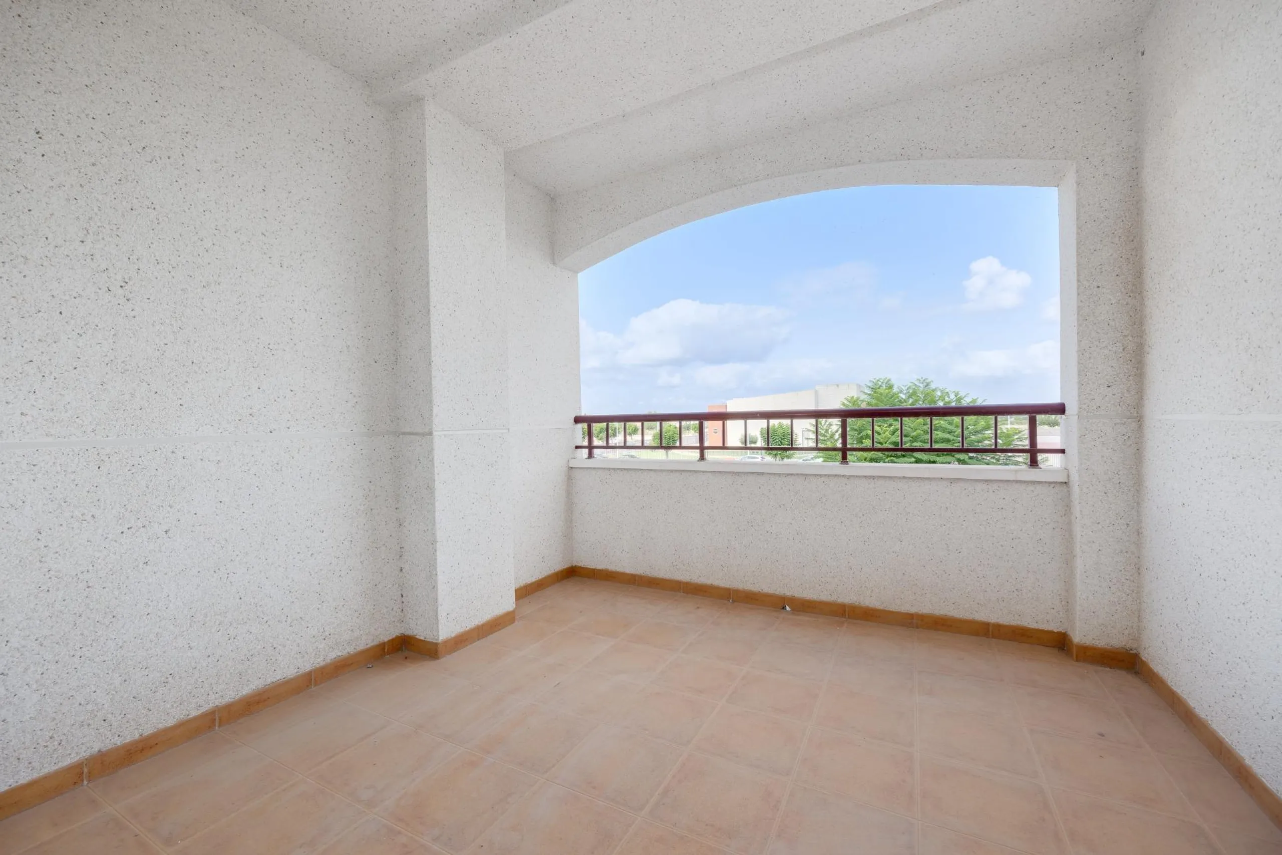 RENOVADO EDIFICIO EN SAN FULGENCIO CON APARTAMENTOS DE 1 DORM. 2 DORM. 3 DORM. DE 52 M2 A 93 M2. CON PISCINA COMUN.