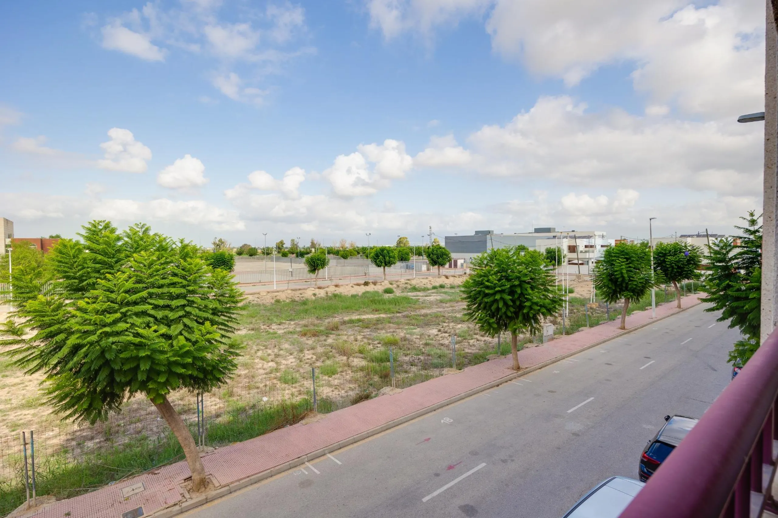 RENOVADO EDIFICIO EN SAN FULGENCIO CON APARTAMENTOS DE 1 DORM. 2 DORM. 3 DORM. DE 52 M2 A 93 M2. CON PISCINA COMUN.