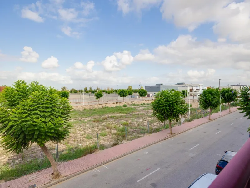 RENOVADO EDIFICIO EN SAN FULGENCIO CON APARTAMENTOS DE 1 DORM. 2 DORM. 3 DORM. DE 52 M2 A 93 M2. CON PISCINA COMUN.