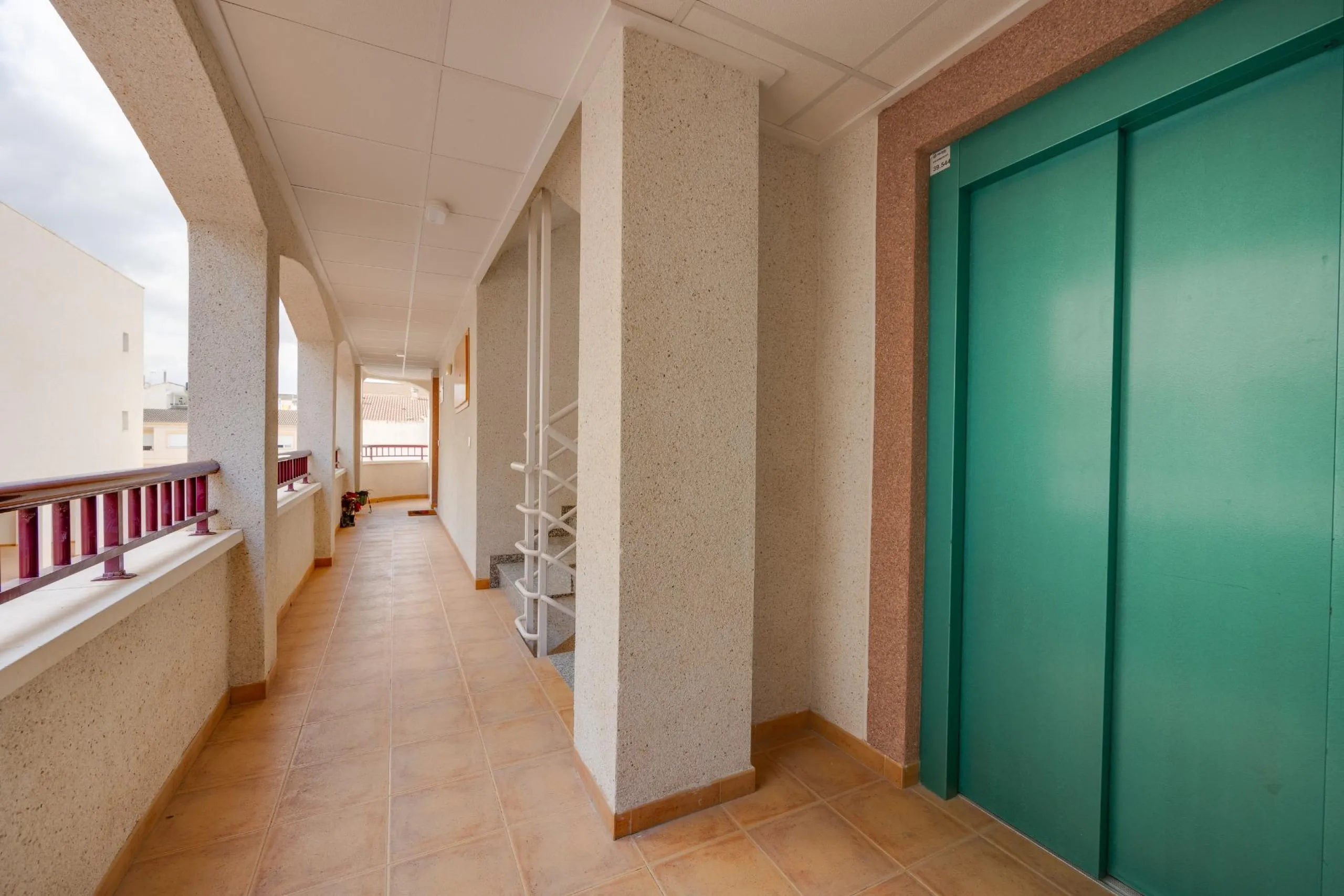 RENOVADO EDIFICIO EN SAN FULGENCIO CON APARTAMENTOS DE 1 DORM. 2 DORM. 3 DORM. DE 52 M2 A 93 M2. CON PISCINA COMUN.
