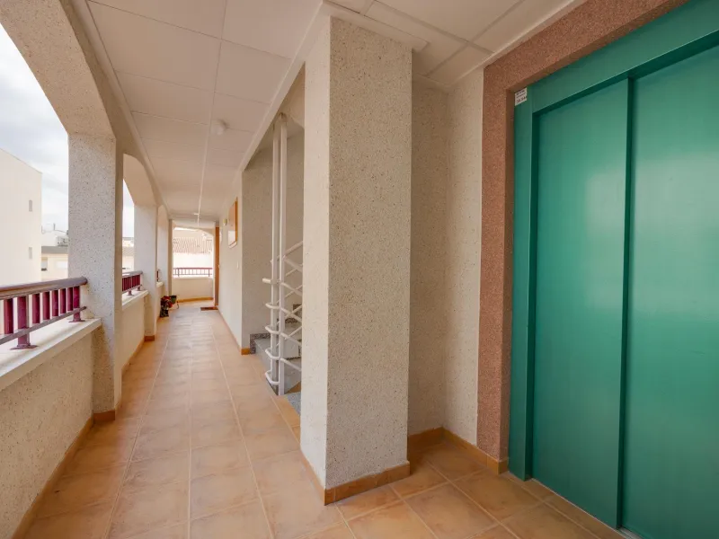 RENOVADO EDIFICIO EN SAN FULGENCIO CON APARTAMENTOS DE 1 DORM. 2 DORM. 3 DORM. DE 52 M2 A 93 M2. CON PISCINA COMUN.