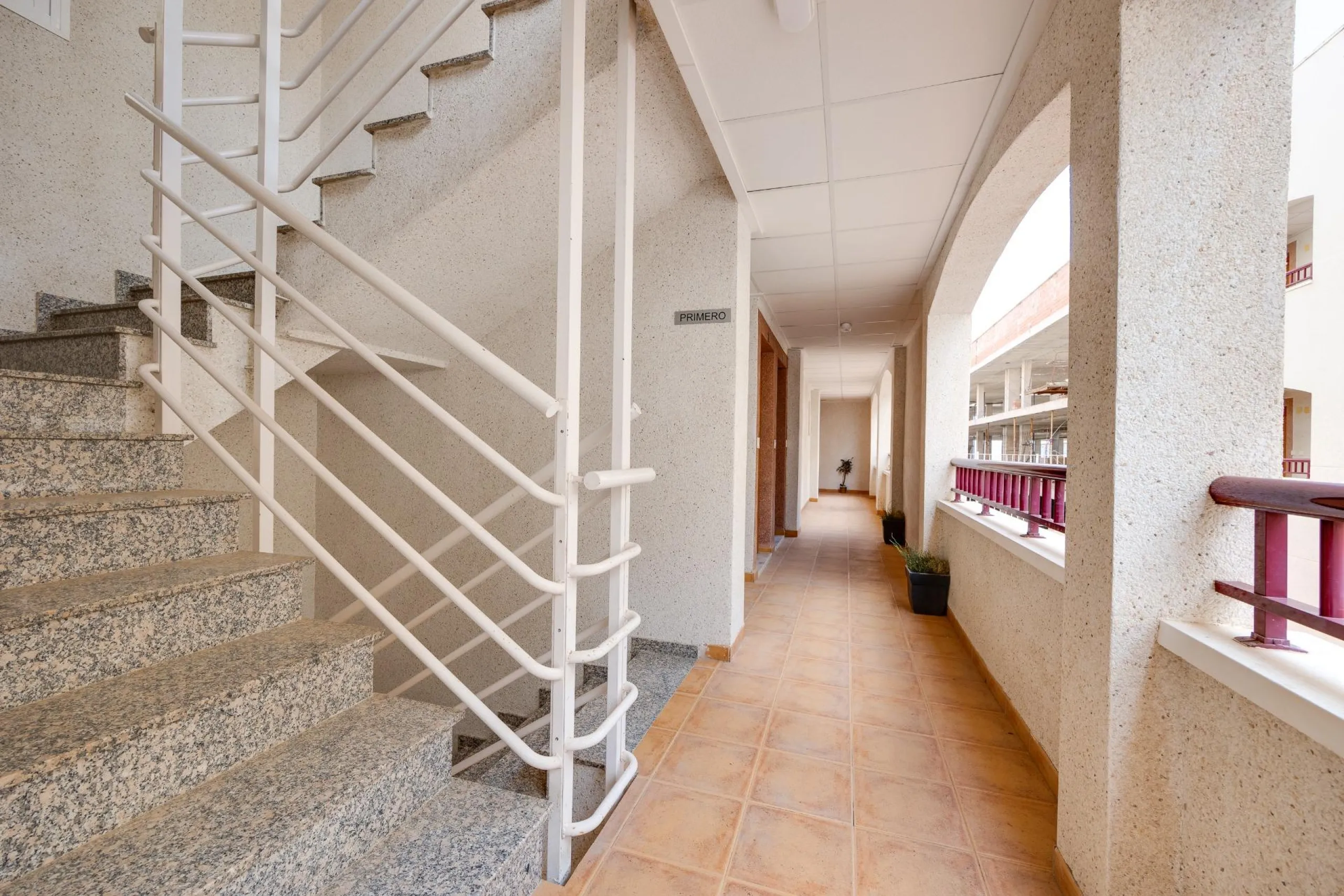 RENOVADO EDIFICIO EN SAN FULGENCIO CON APARTAMENTOS DE 1 DORM. 2 DORM. 3 DORM. DE 52 M2 A 93 M2. CON PISCINA COMUN.