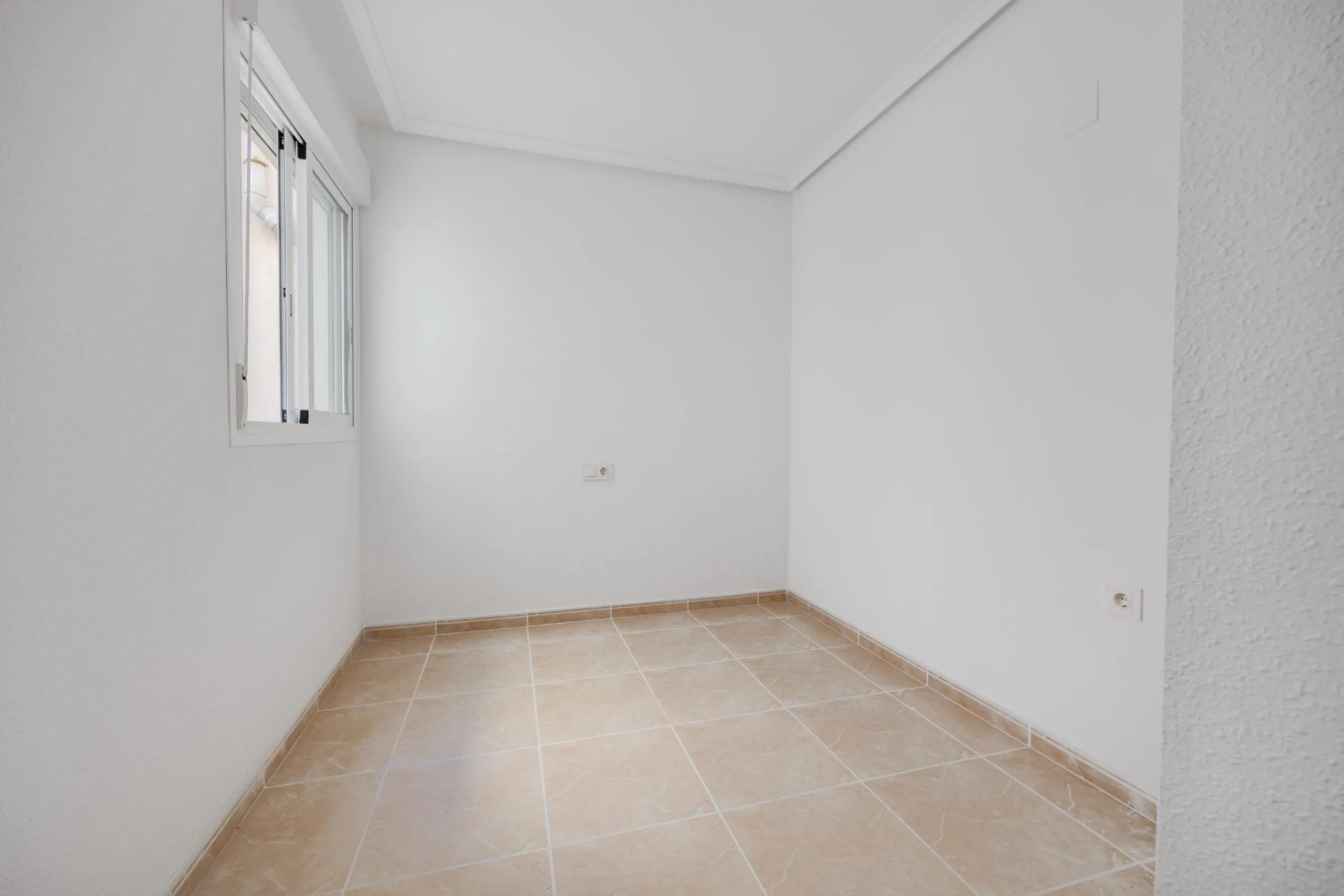 RENOVADO EDIFICIO EN SAN FULGENCIO CON APARTAMENTOS DE 1 DORM. 2 DORM. 3 DORM. DE 52 M2 A 93 M2. CON PISCINA COMUN.