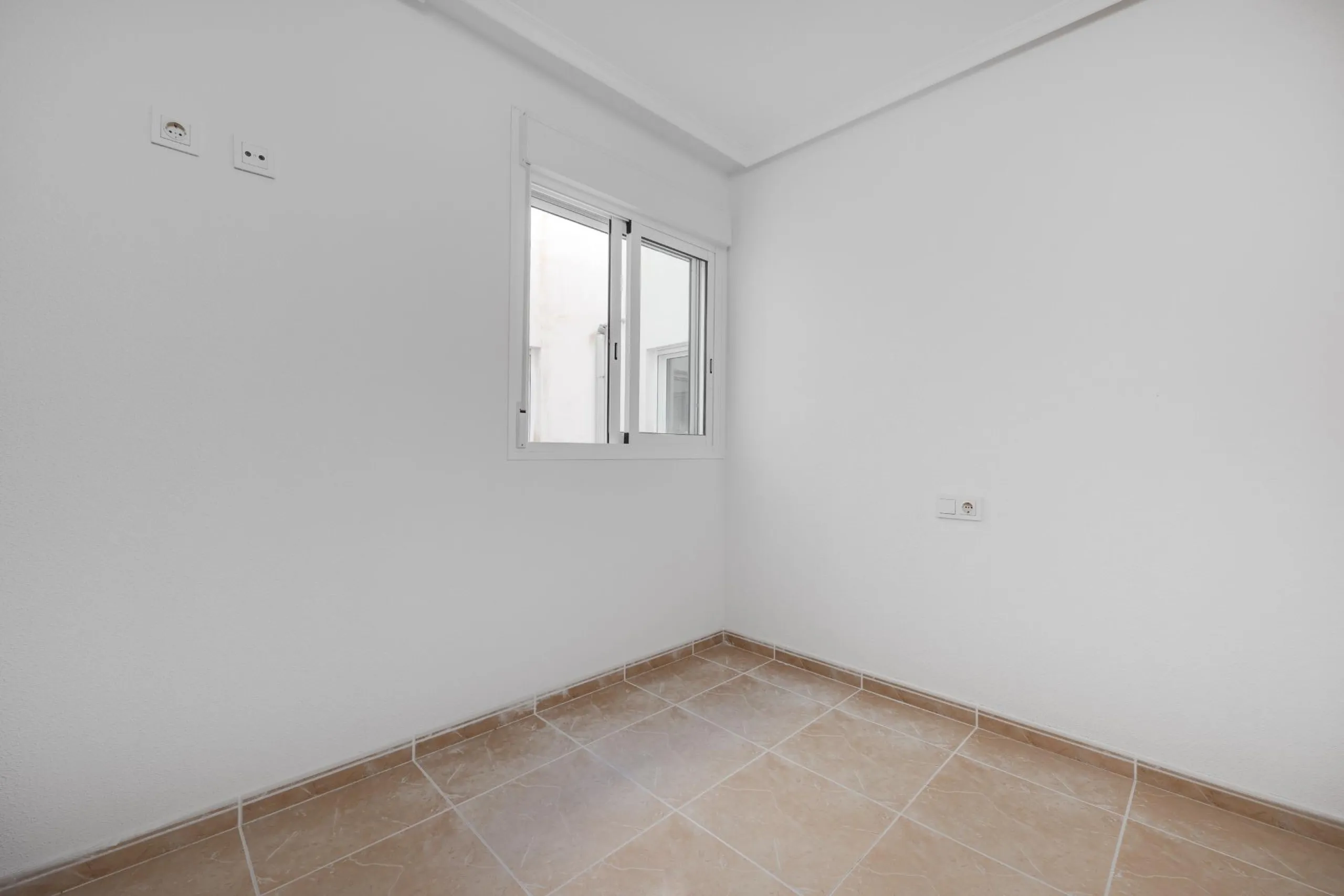 RENOVADO EDIFICIO EN SAN FULGENCIO CON APARTAMENTOS DE 1 DORM. 2 DORM. 3 DORM. DE 52 M2 A 93 M2. CON PISCINA COMUN.