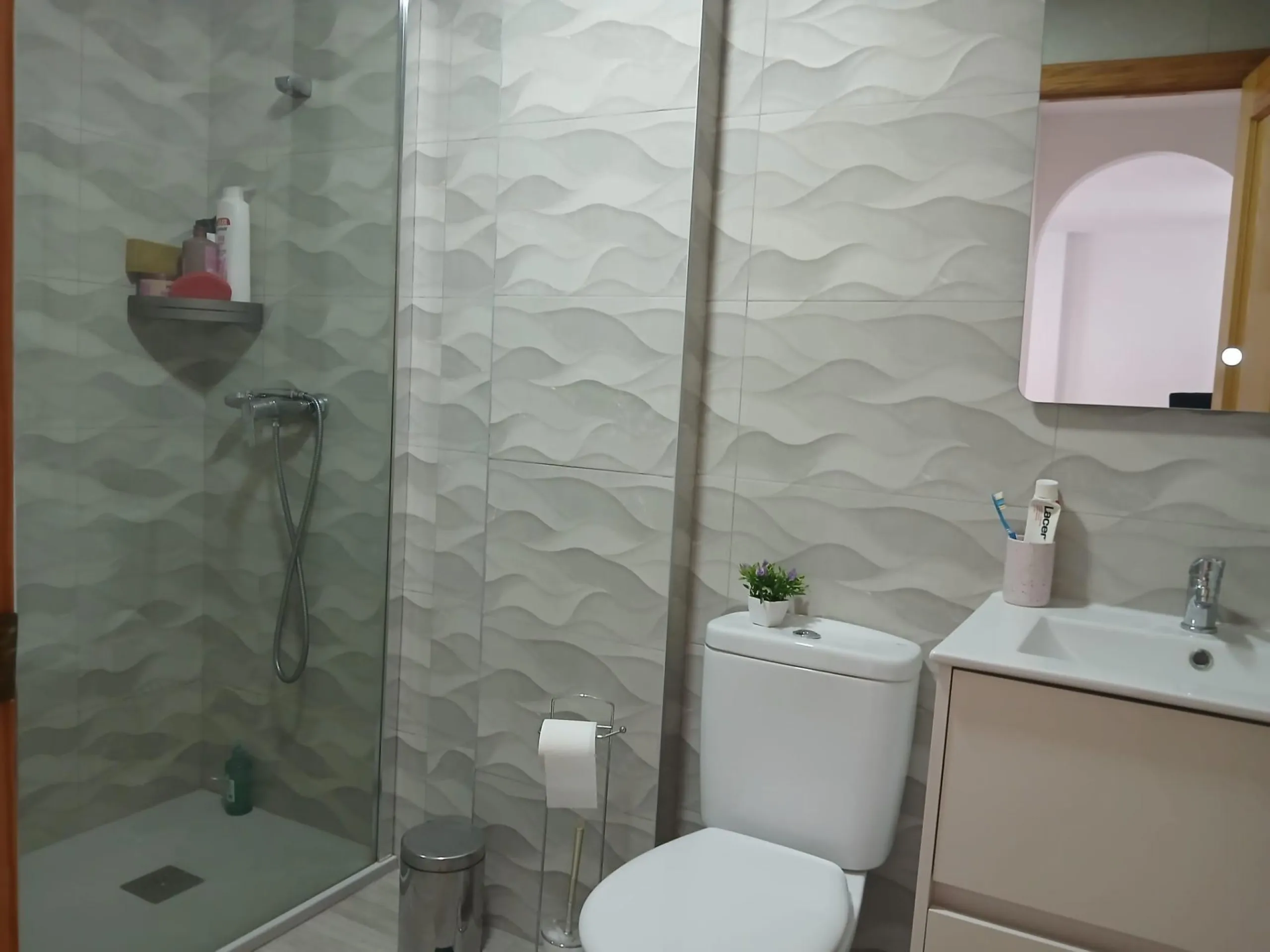 APARTAMENTO DE 3 HABITACIONES + PARKING + TRASTERO A TAN SOLO 80m DE LA PLAYA. GUARDAMAR DEL SEGURA