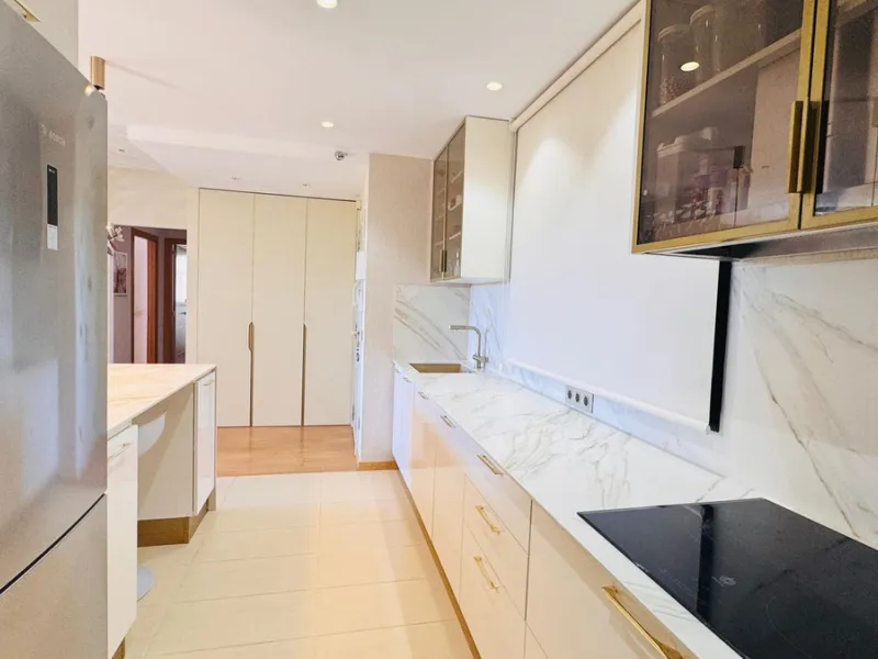 Vollständig renovierte 2-Zimmer-Wohnung mit großer 40-m²-Terrasse – Selwo, Estepona