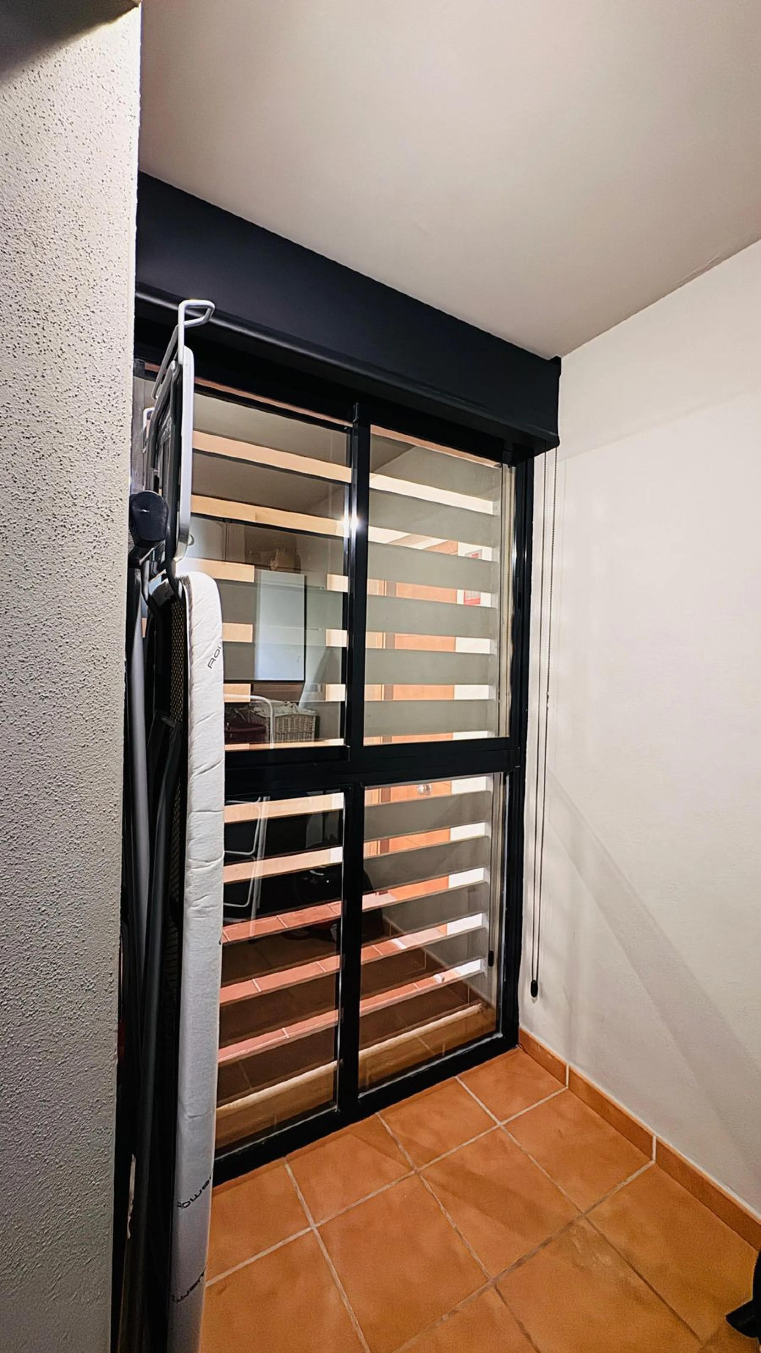 Vollständig renovierte 2-Zimmer-Wohnung mit großer 40-m²-Terrasse – Selwo, Estepona