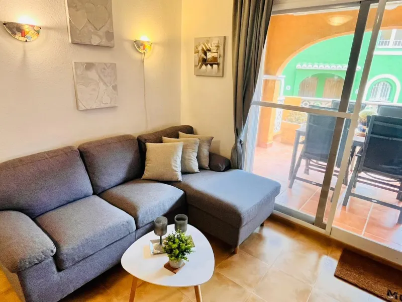 Apartamento en planta baja con jardín y gran piscina comunitaria en Cumbre del Sol