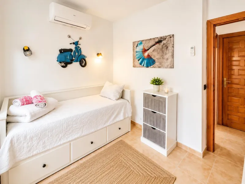 Apartamento en planta baja con jardín y gran piscina comunitaria en Cumbre del Sol