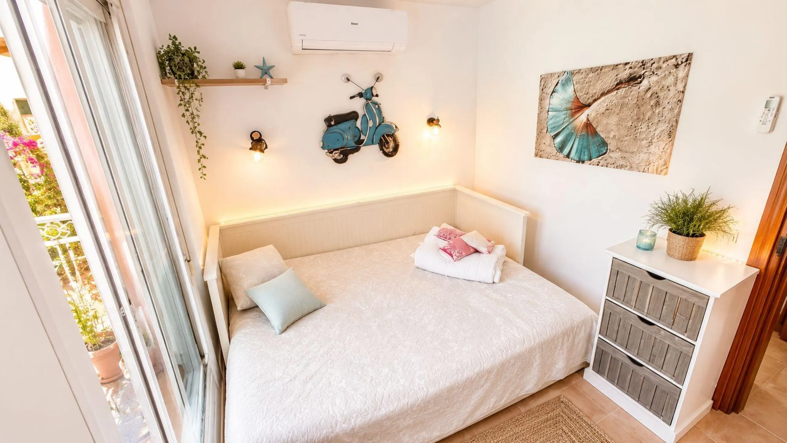 Apartamento en planta baja con jardín y gran piscina comunitaria en Cumbre del Sol