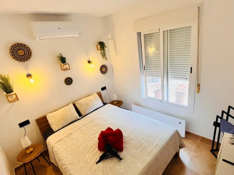 Apartamento en planta baja con jardín y gran piscina comunitaria en Cumbre del Sol