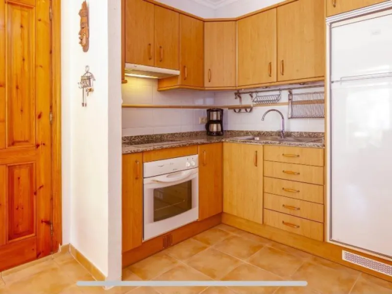 Apartamento en planta baja con jardín y gran piscina comunitaria en Cumbre del Sol