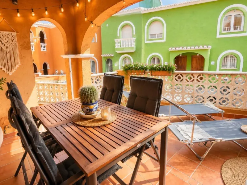 Apartamento en planta baja con jardín y gran piscina comunitaria en Cumbre del Sol