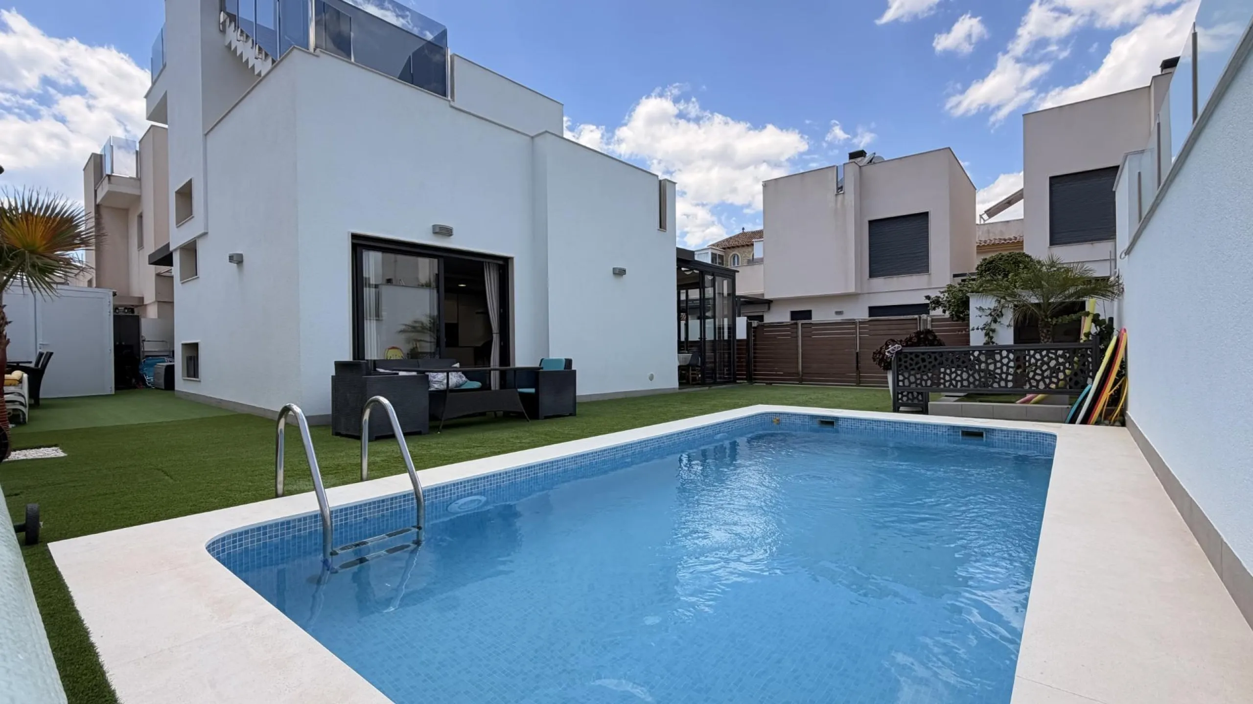 🌴 Independent villa with private pool and tourist license in Aguas Nuevas, Torrevieja