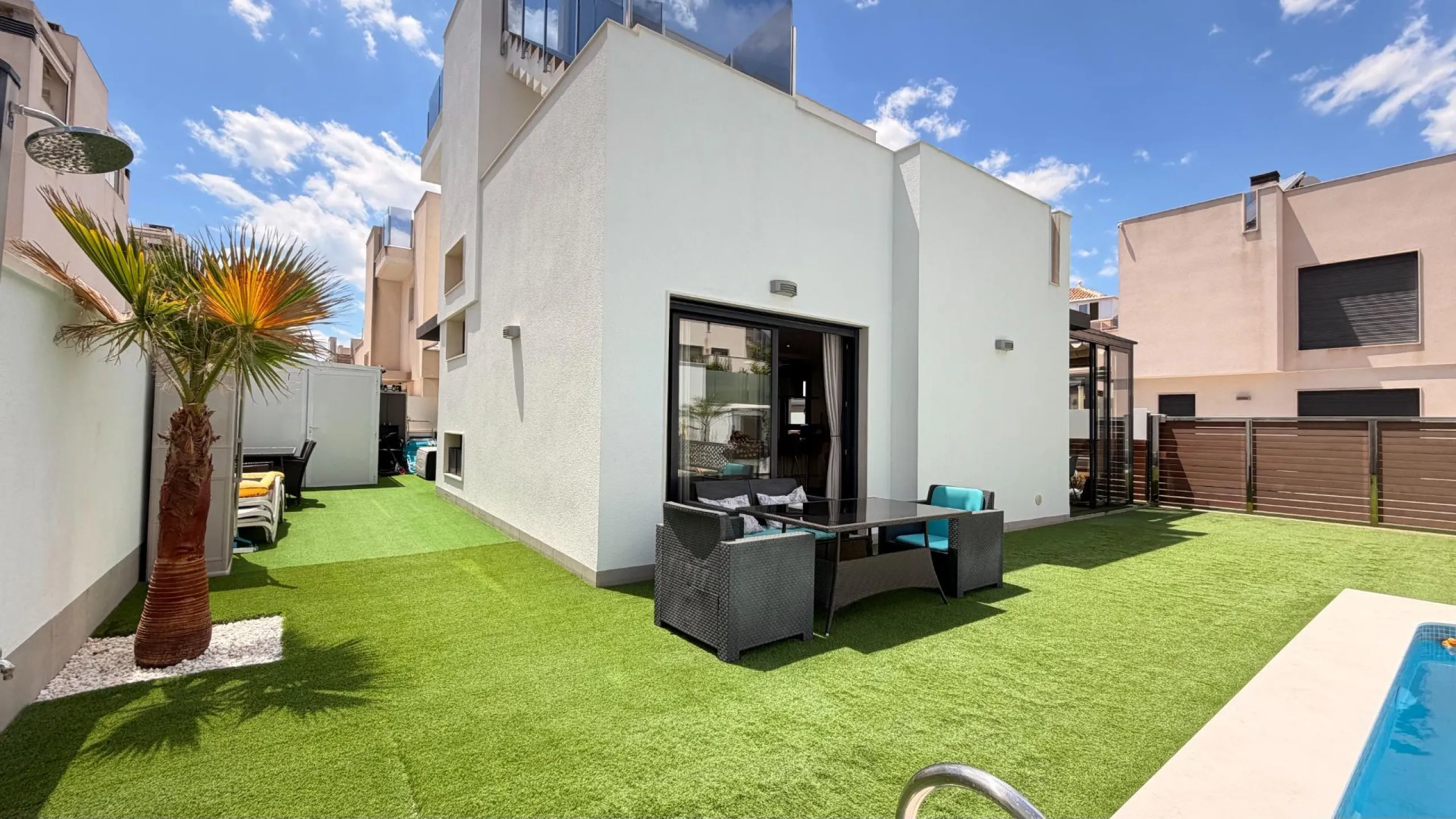 🌴 Independent villa with private pool and tourist license in Aguas Nuevas, Torrevieja
