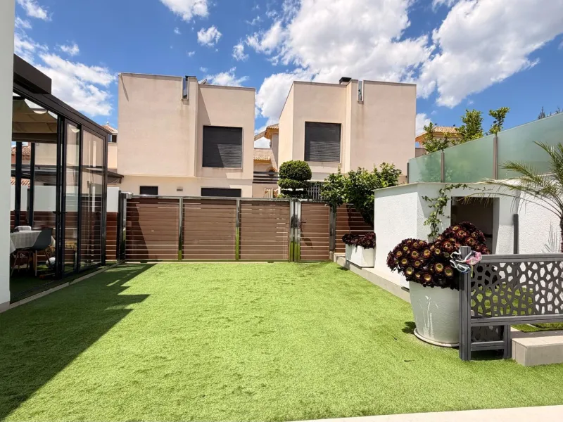 🌴 Independent villa with private pool and tourist license in Aguas Nuevas, Torrevieja