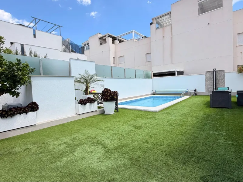 🌴 Independent villa with private pool and tourist license in Aguas Nuevas, Torrevieja