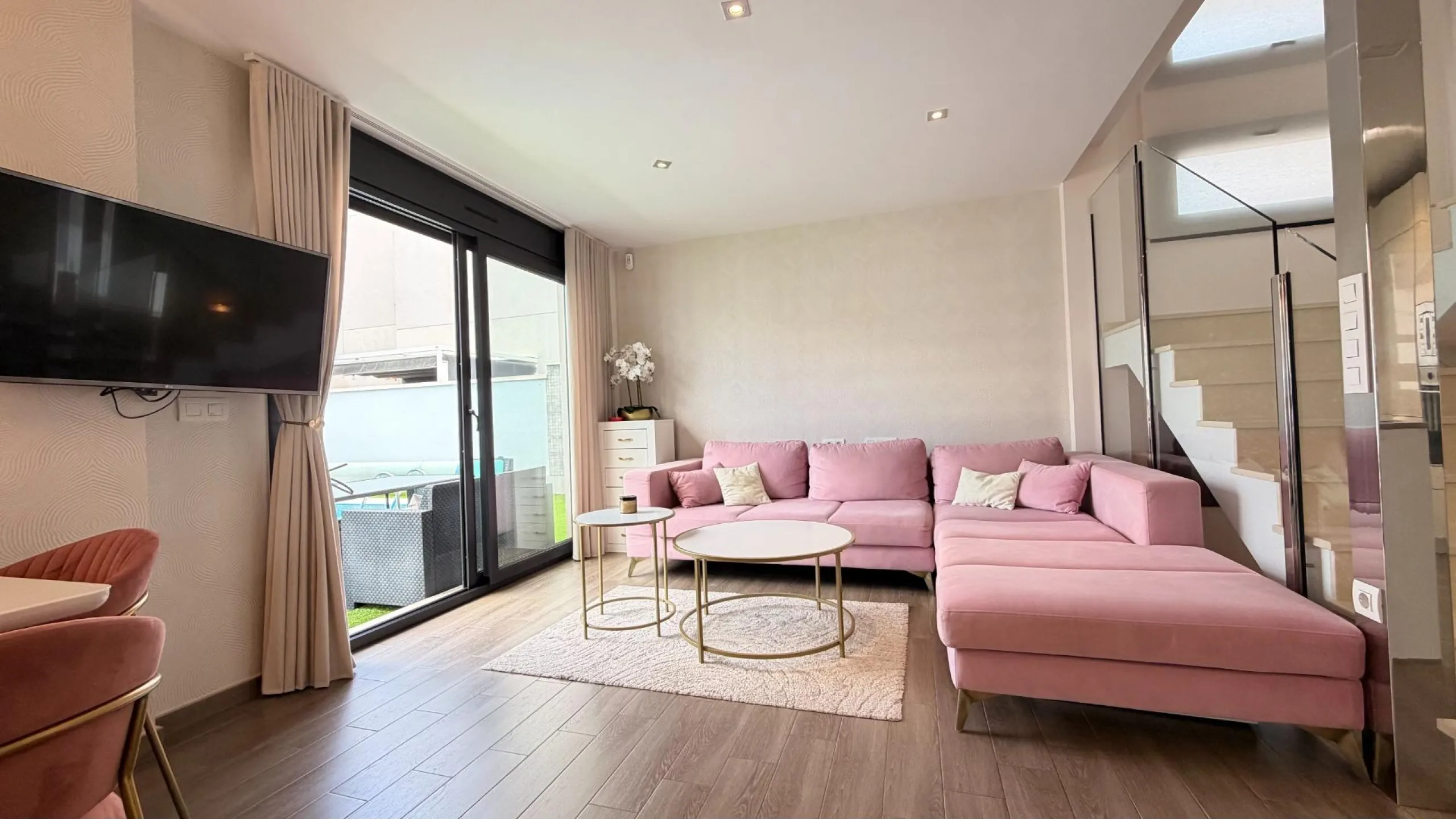 🌴 Independent villa with private pool and tourist license in Aguas Nuevas, Torrevieja