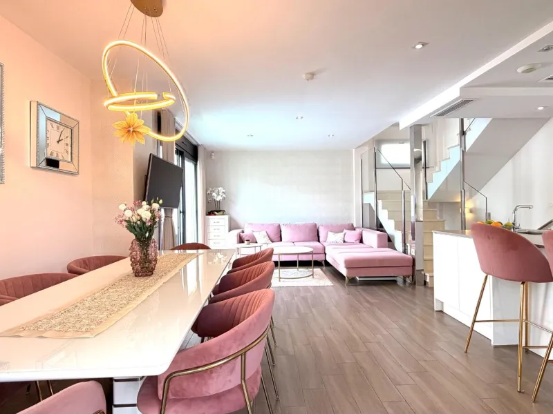 🌴 Independent villa with private pool and tourist license in Aguas Nuevas, Torrevieja