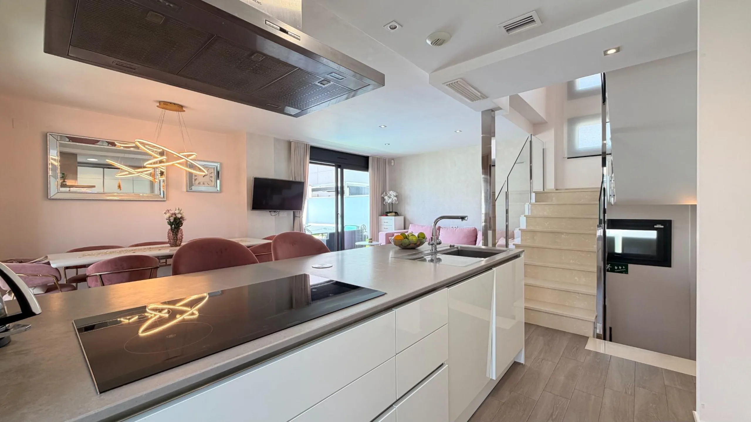 🌴 Independent villa with private pool and tourist license in Aguas Nuevas, Torrevieja