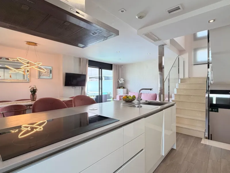 🌴 Independent villa with private pool and tourist license in Aguas Nuevas, Torrevieja