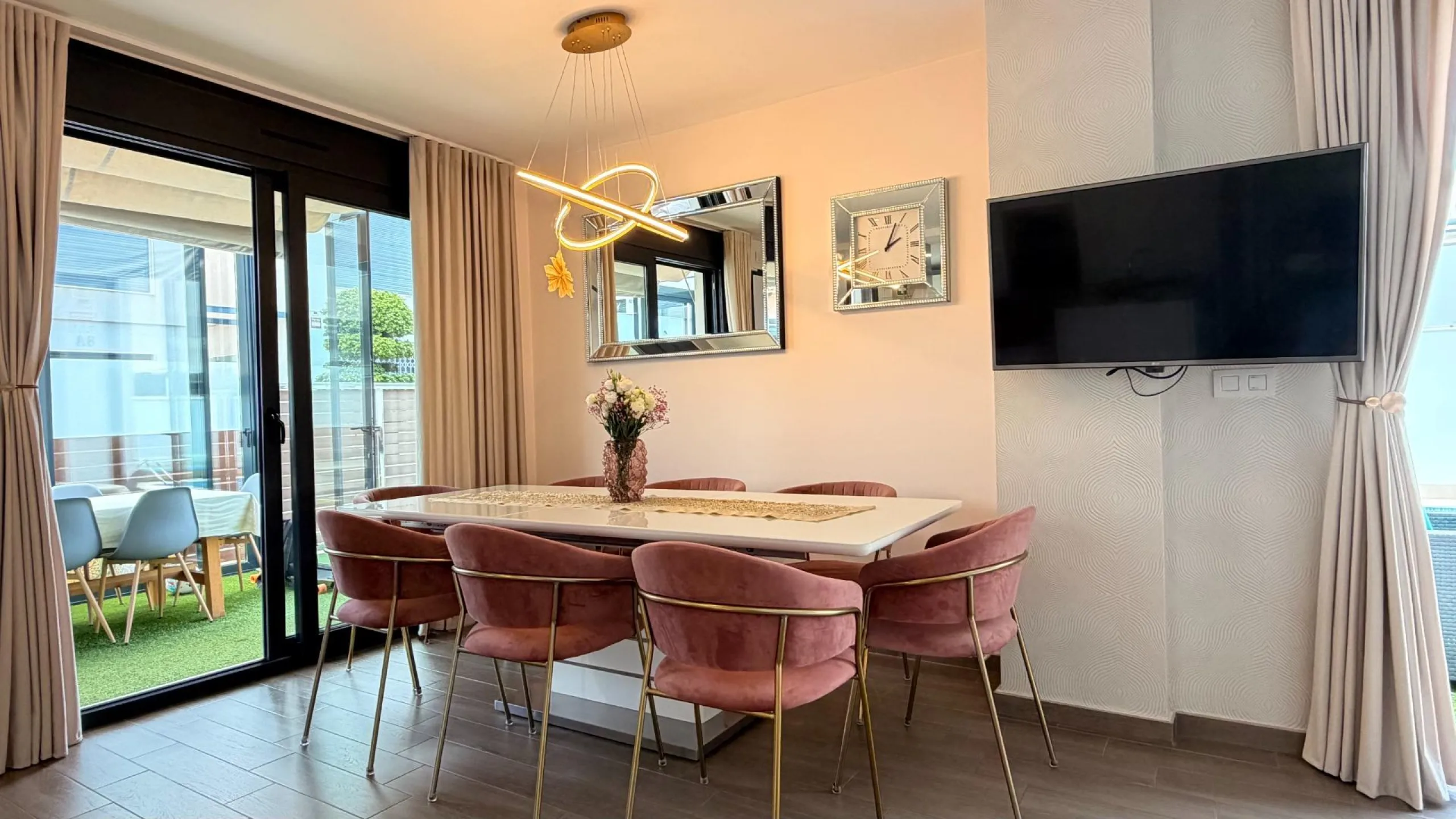 🌴 Independent villa with private pool and tourist license in Aguas Nuevas, Torrevieja