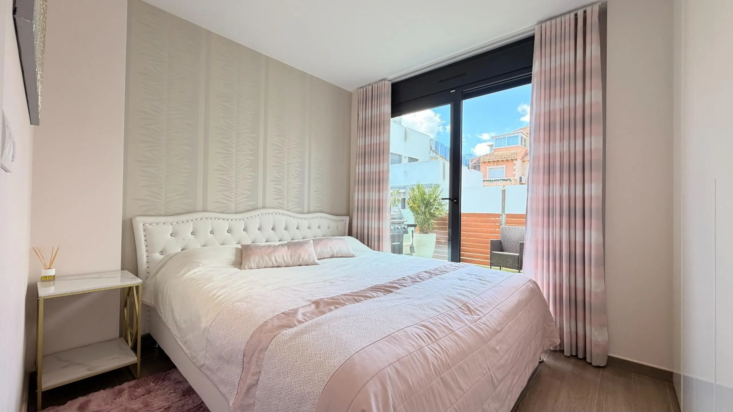 🌴 Independent villa with private pool and tourist license in Aguas Nuevas, Torrevieja