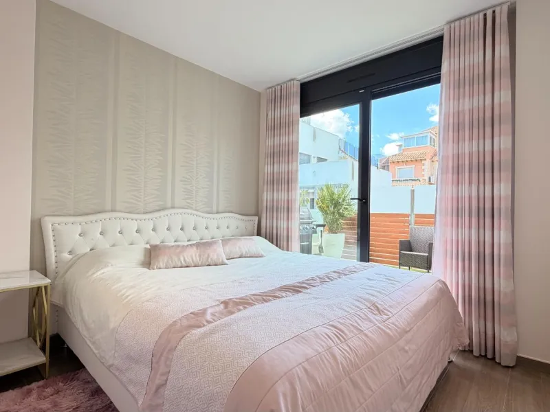 🌴 Independent villa with private pool and tourist license in Aguas Nuevas, Torrevieja