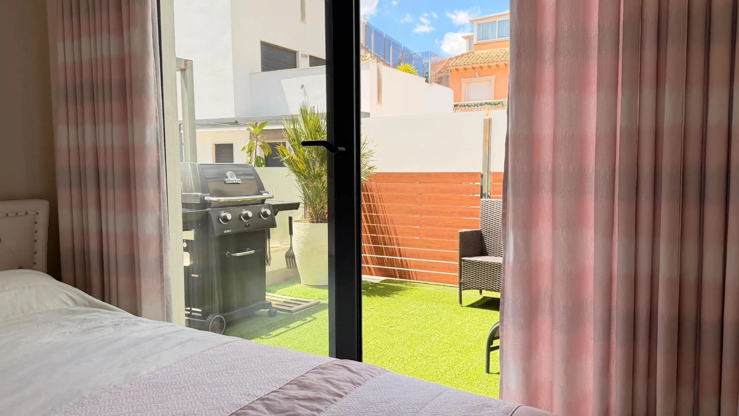 🌴 Independent villa with private pool and tourist license in Aguas Nuevas, Torrevieja