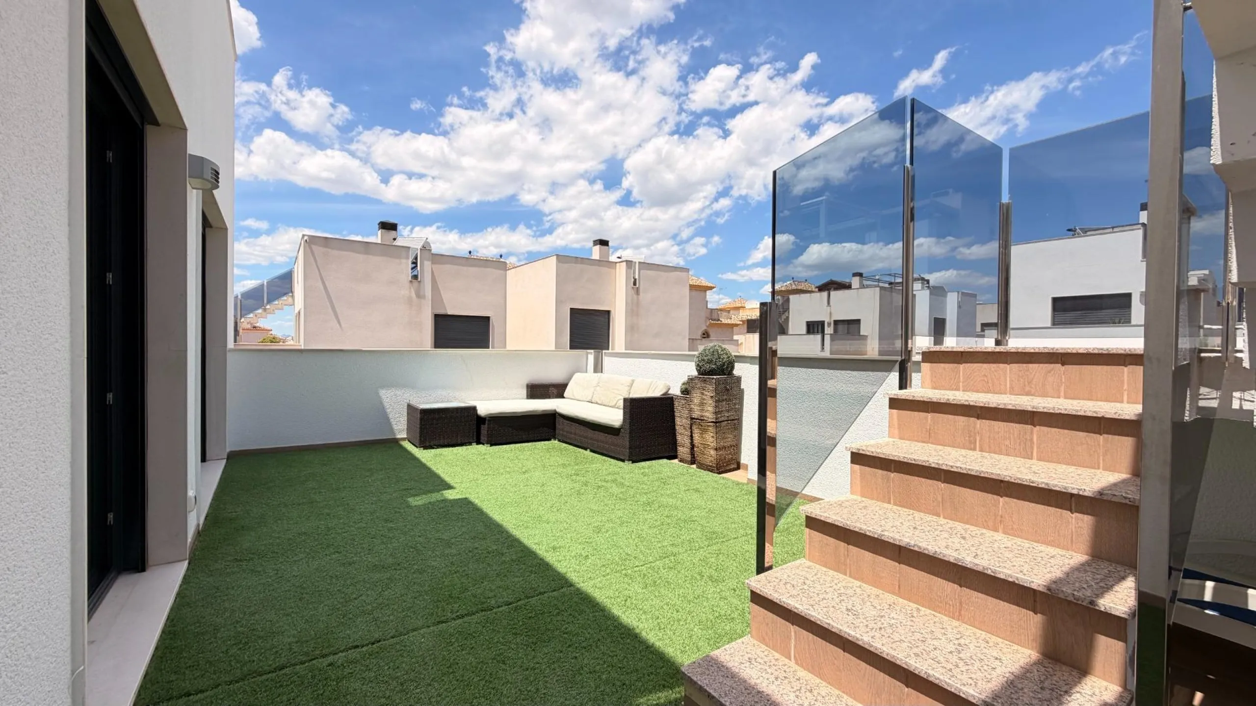 🌴 Independent villa with private pool and tourist license in Aguas Nuevas, Torrevieja