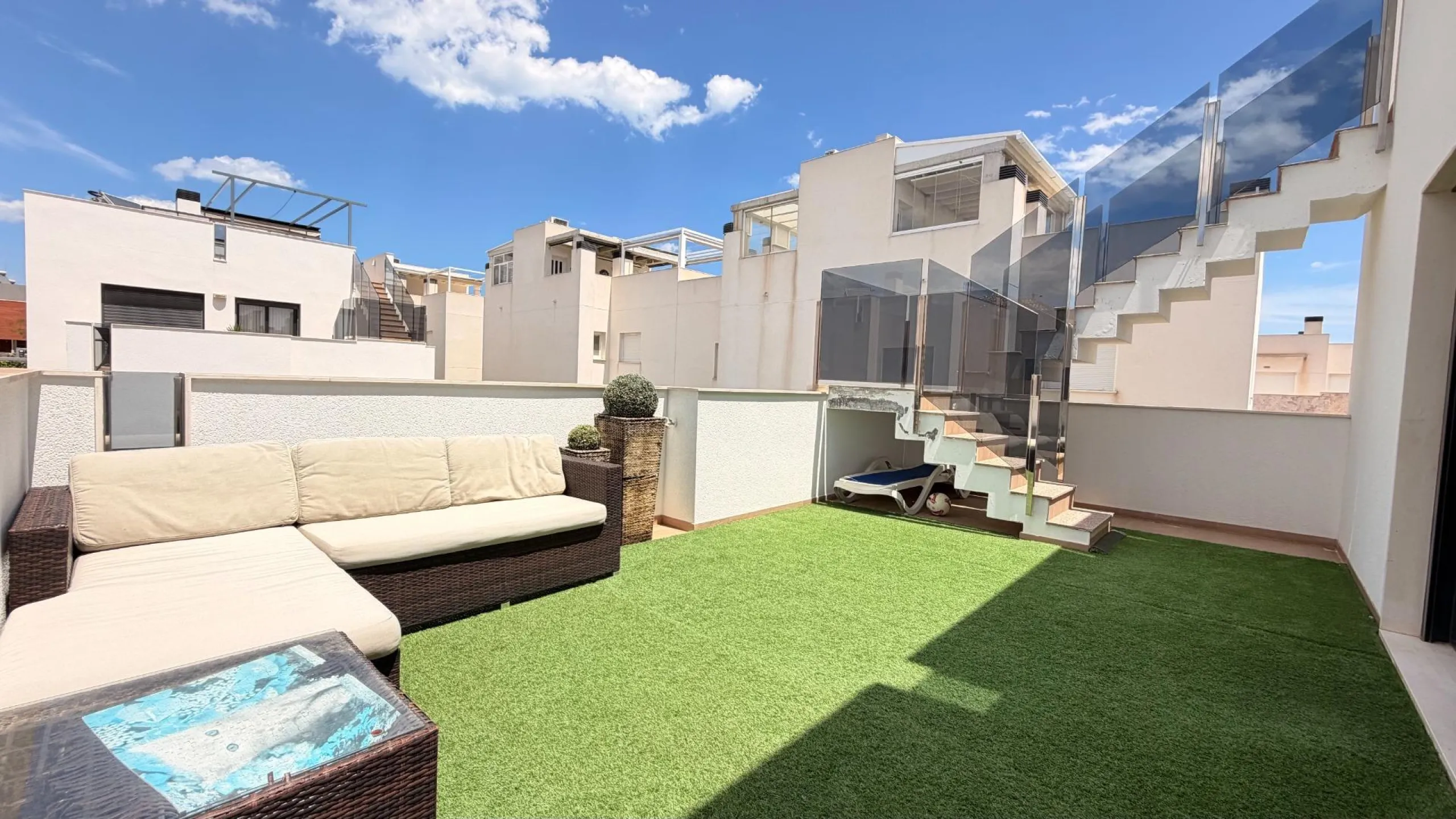 🌴 Independent villa with private pool and tourist license in Aguas Nuevas, Torrevieja