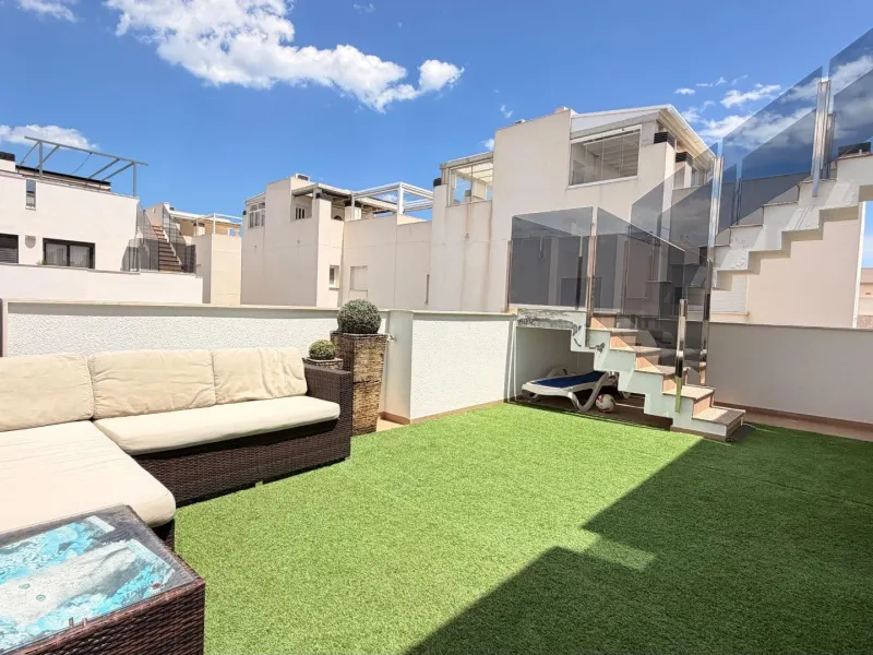 🌴 Independent villa with private pool and tourist license in Aguas Nuevas, Torrevieja