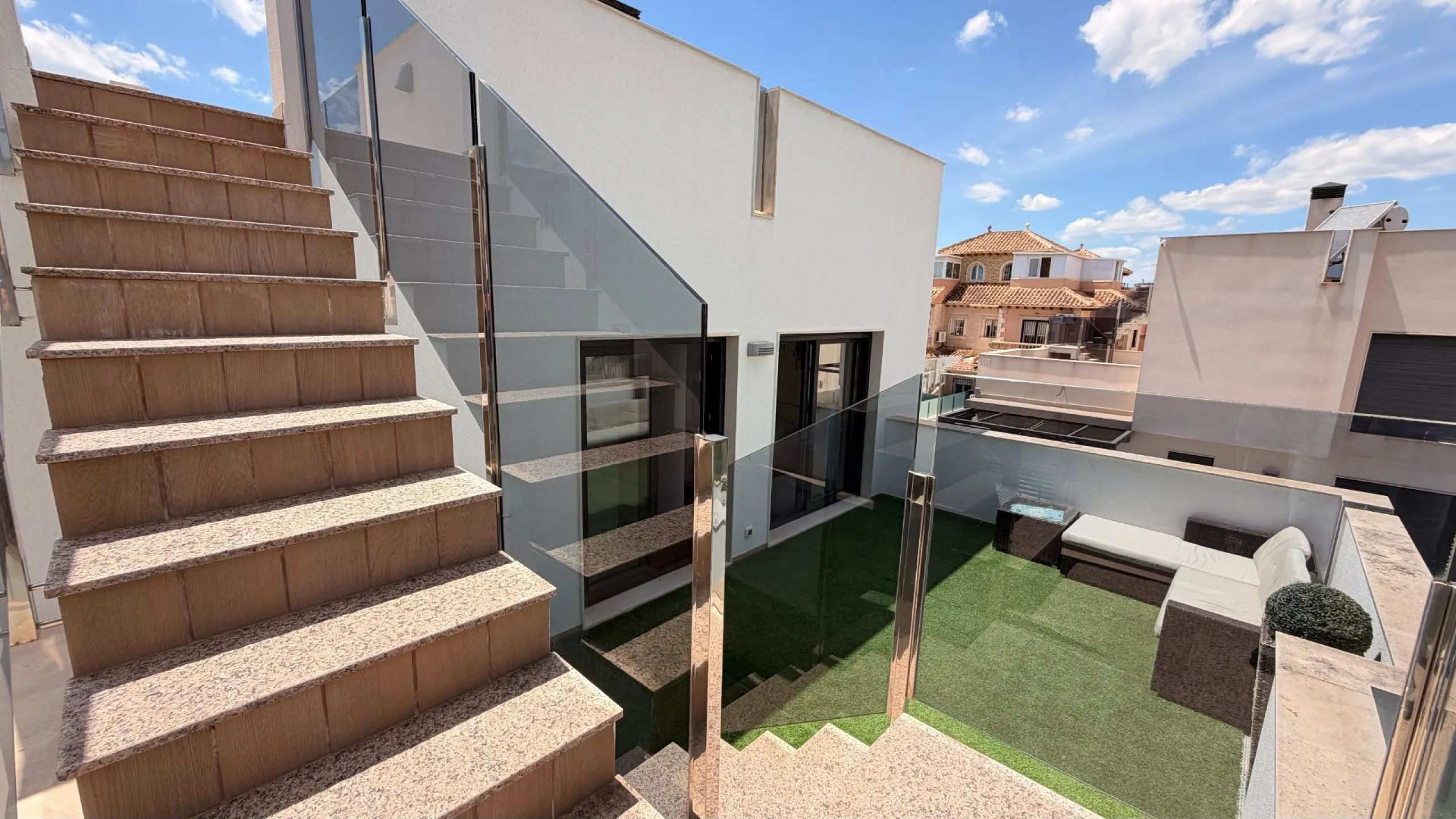 🌴 Independent villa with private pool and tourist license in Aguas Nuevas, Torrevieja