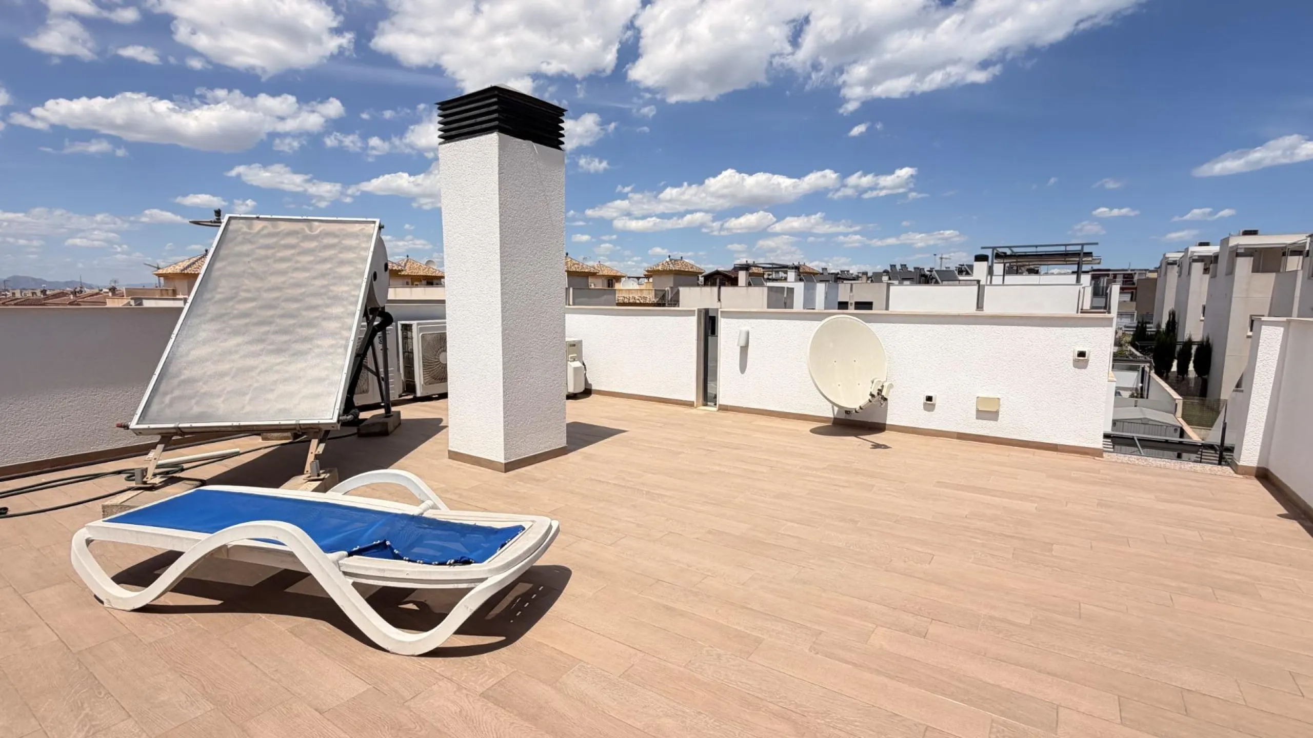 🌴 Independent villa with private pool and tourist license in Aguas Nuevas, Torrevieja