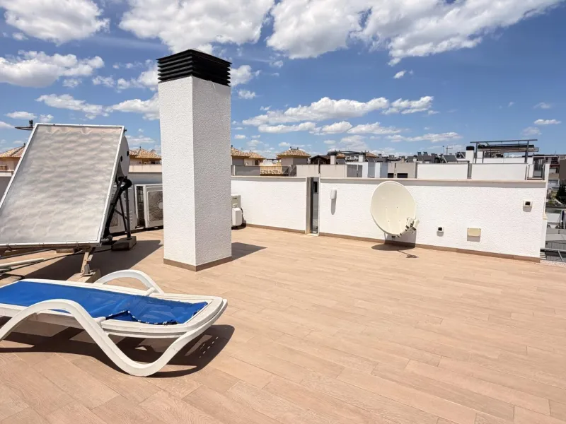 🌴 Independent villa with private pool and tourist license in Aguas Nuevas, Torrevieja